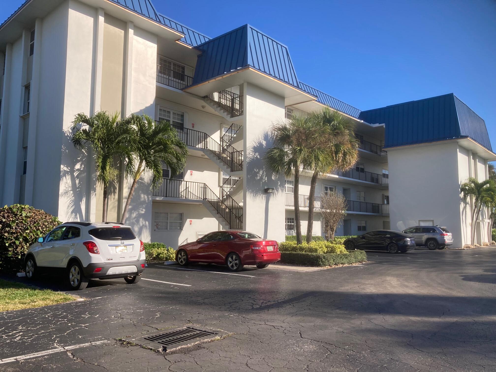 Foto de propiedad en 2936 Lake Shore Drive 409, Riviera Beach, FL 33404 Riviera Beach con MLS# 