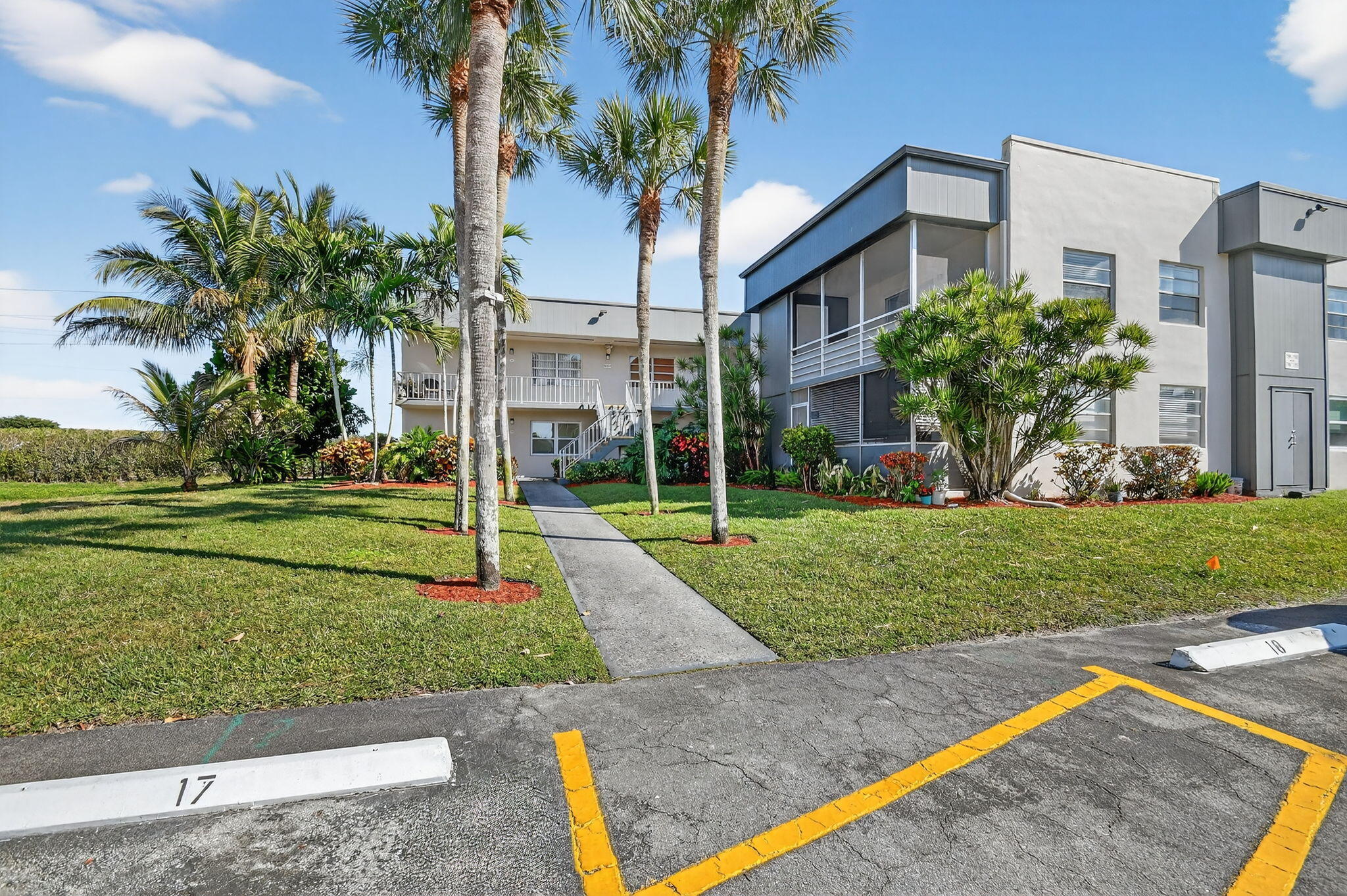 Foto de propiedad en 743 Burgundy P, Delray Beach, FL 33484 Delray Beach con MLS# 