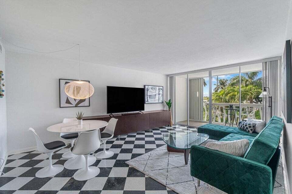 Foto de propiedad en 2505 S Ocean Boulevard 303, Palm Beach, FL 33480 Palm Beach con MLS# 
