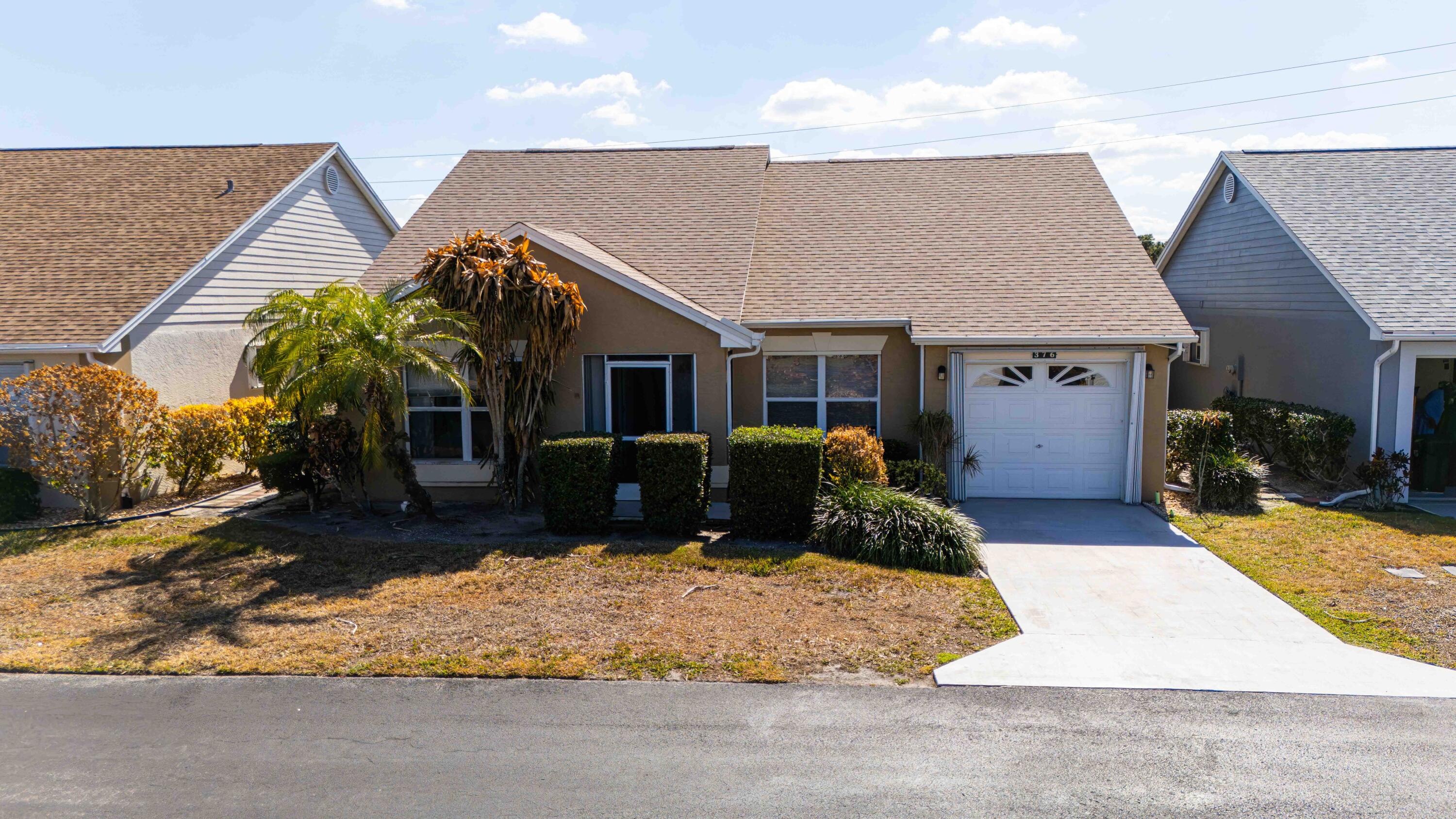 Foto de propiedad en 376 NW Sherry Lane, Port St. Lucie, FL 34986 Port St. Lucie con MLS# 