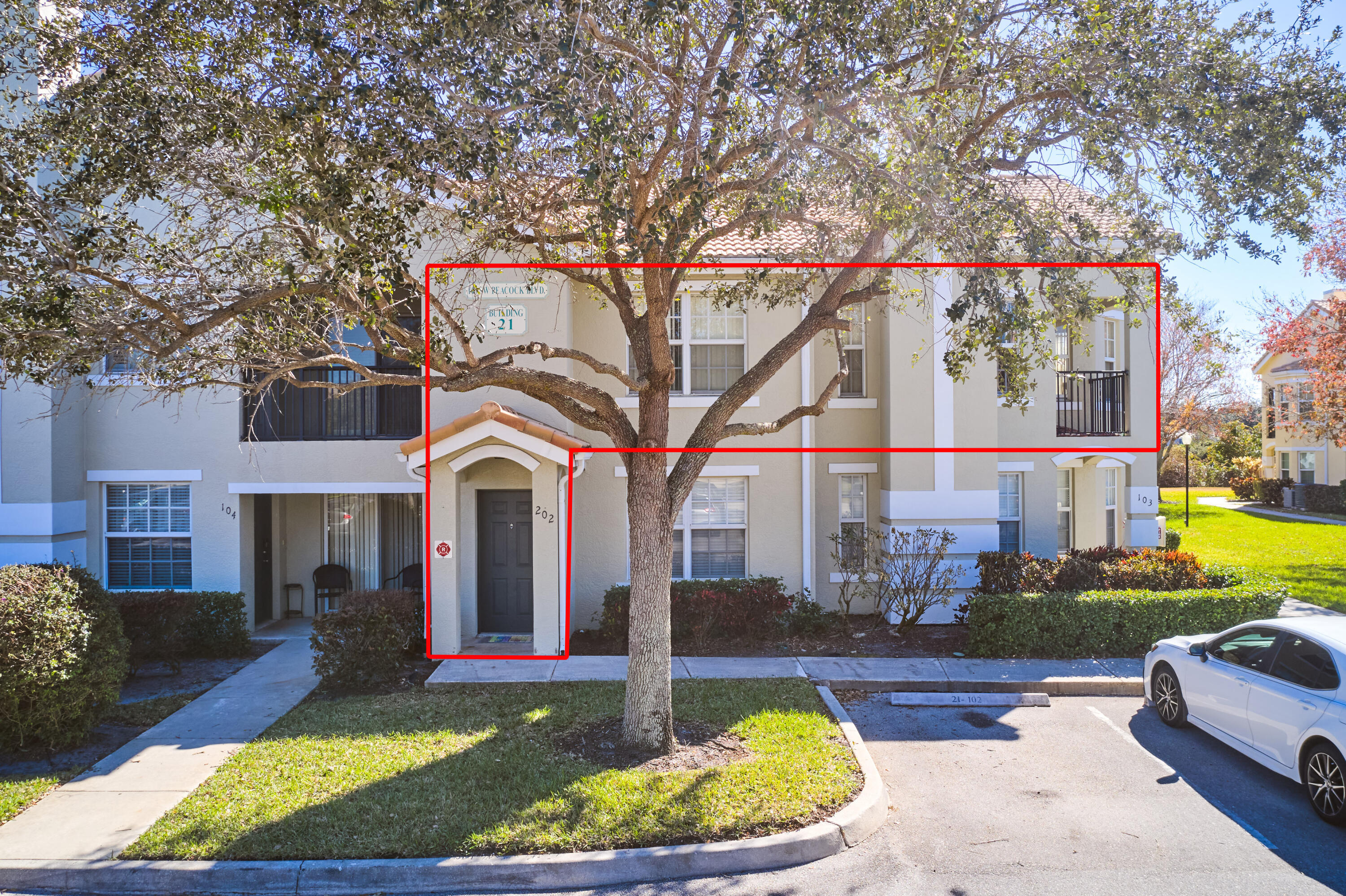 Foto de propiedad en 140 SW Peacock Boulevard 21-202, Port St. Lucie, FL 34986 Port St. Lucie con MLS# 