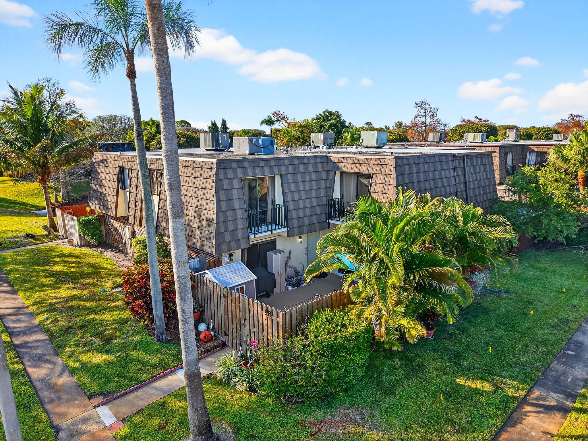 Foto de propiedad en 1545 W Forest Lakes Circle W B, West Palm Beach, FL 33406 West Palm Beach con MLS# 