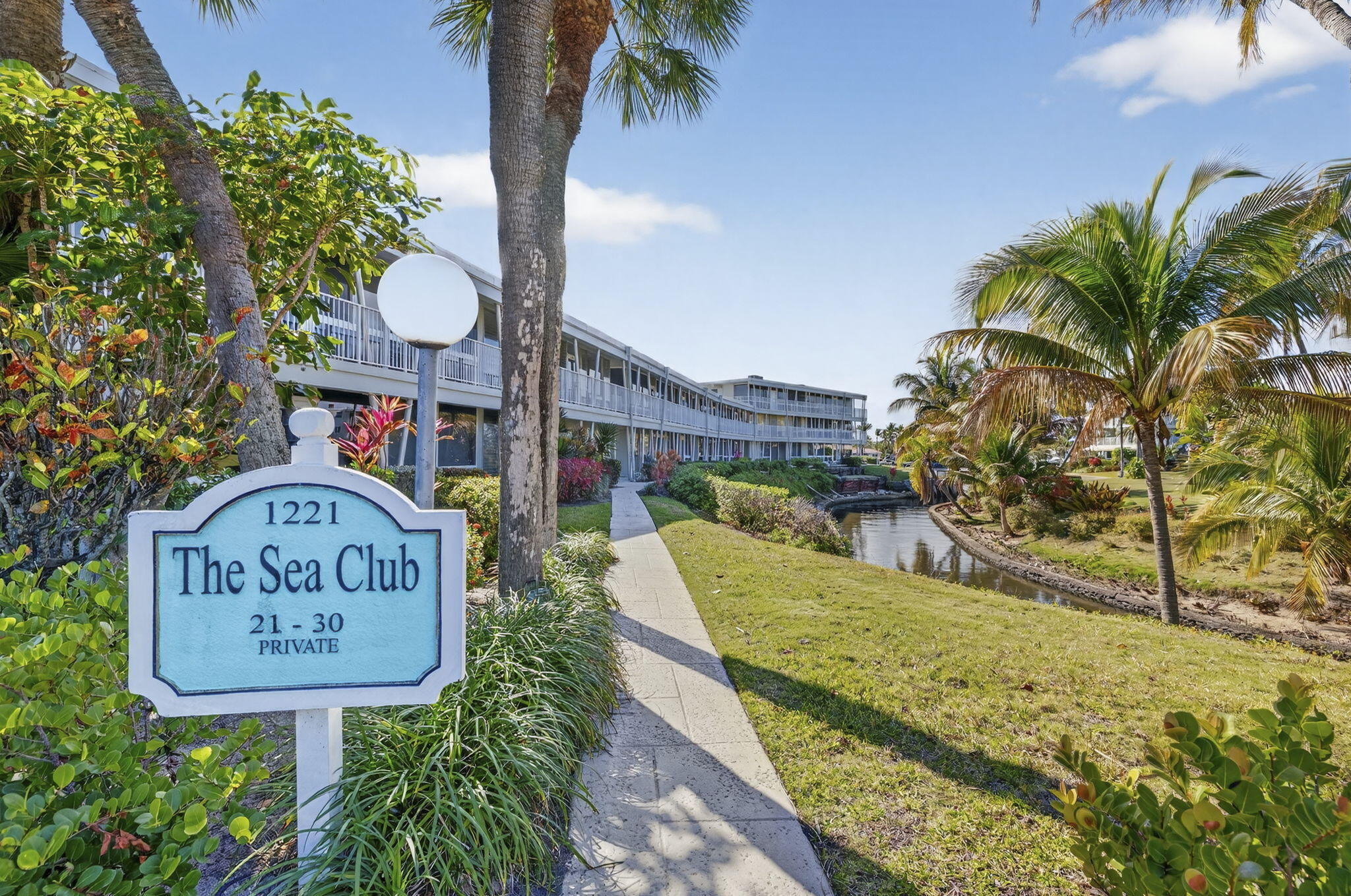 Foto de propiedad en 1221 Hillsboro Mile 23a, Hillsboro Beach, FL 33062 Hillsboro Beach con MLS# 