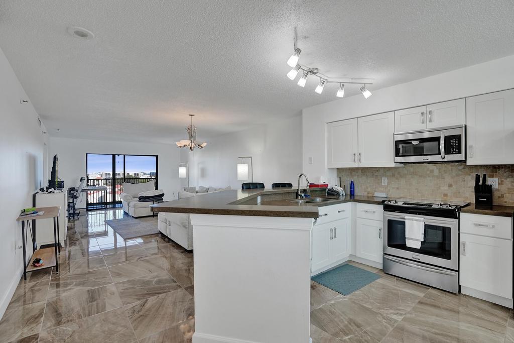 Foto de propiedad en 2334 S Cypress Bend Drive 907, Pompano Beach, FL 33069 Pompano Beach con MLS# 