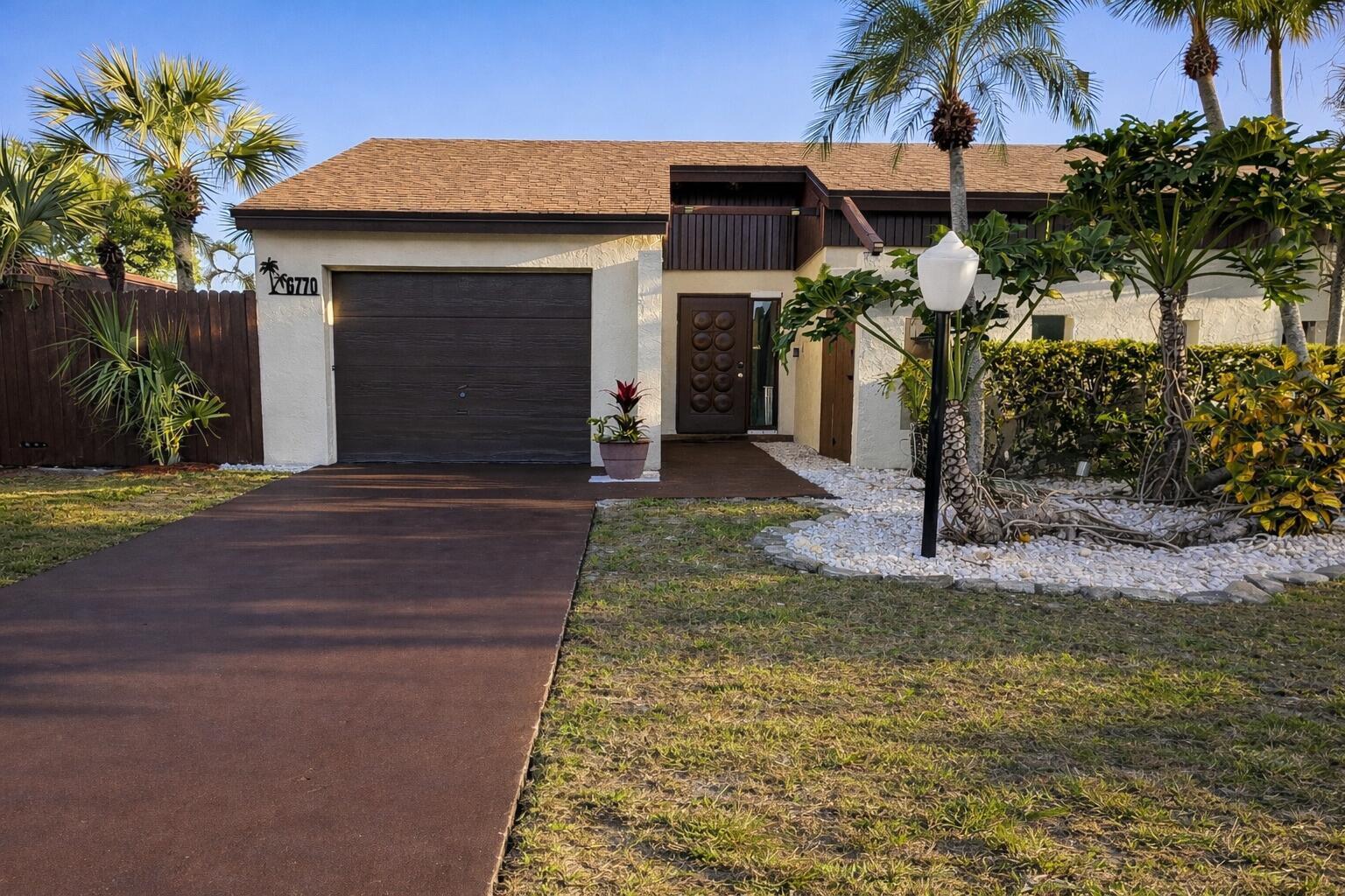 Foto de propiedad en 6770 Dupere Lane, Lake Worth, FL 33467 Lake Worth con MLS# 