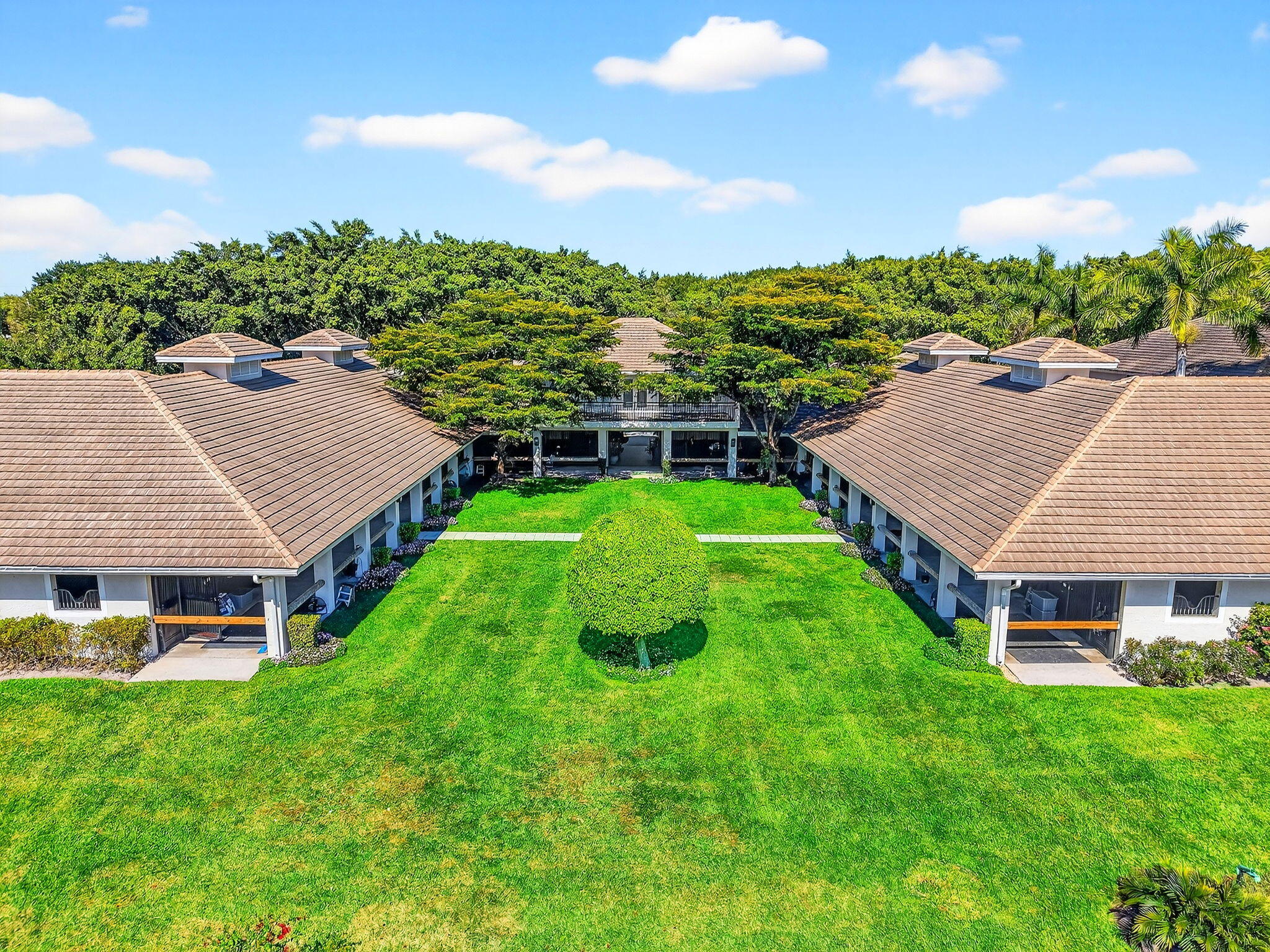 Foto de propiedad en 3405 Olde Hampton Drive, Wellington, FL 33414 Wellington con MLS# 