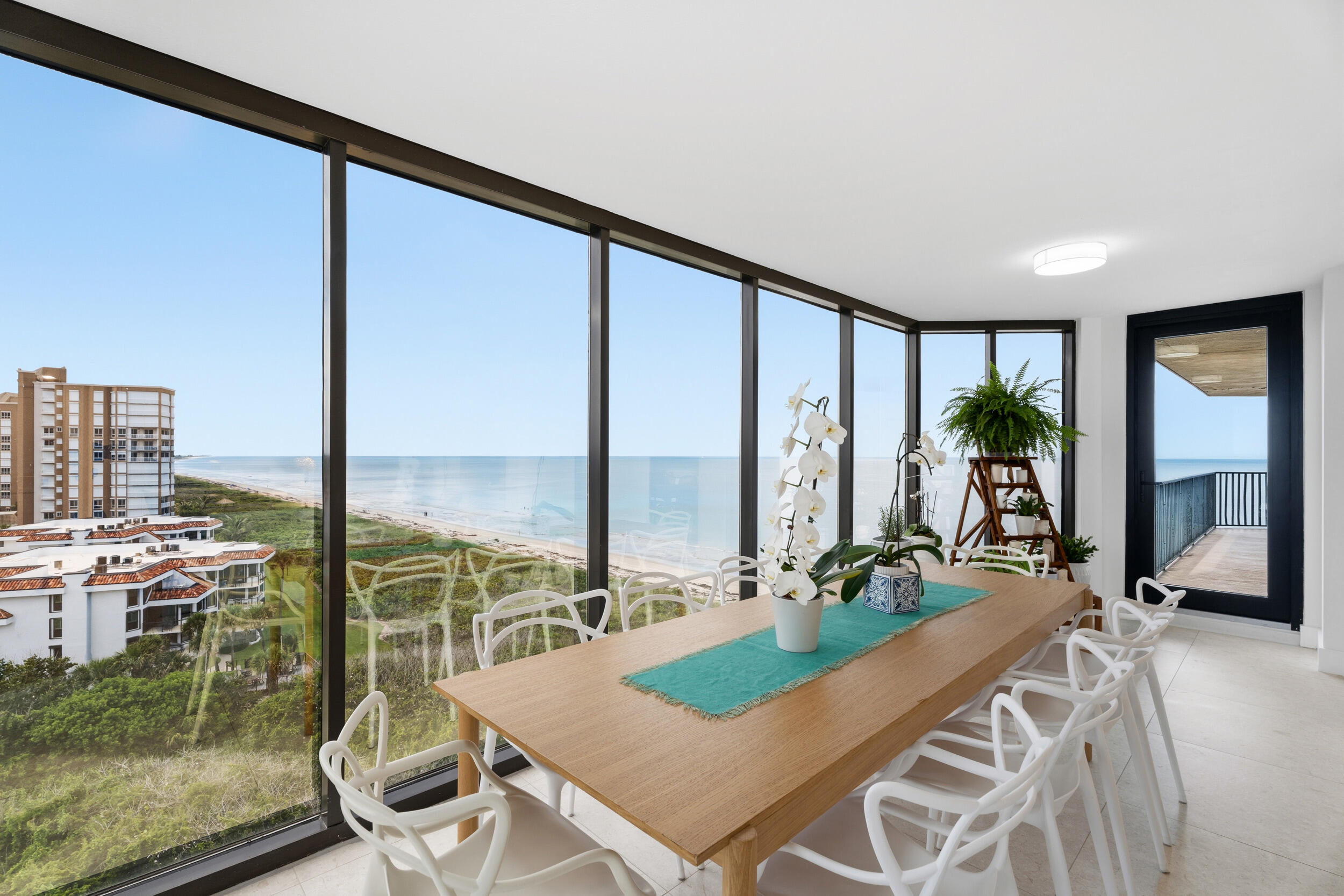 Foto de propiedad en 4000 N Highway A1a 901, Hutchinson Island, FL 34949 Hutchinson Island con MLS# 