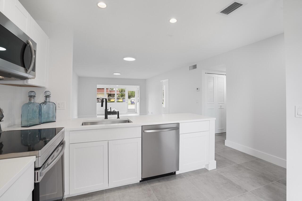 Foto de propiedad en 737 Nantucket Circle B, Lake Worth, FL 33467 Lake Worth con MLS# 