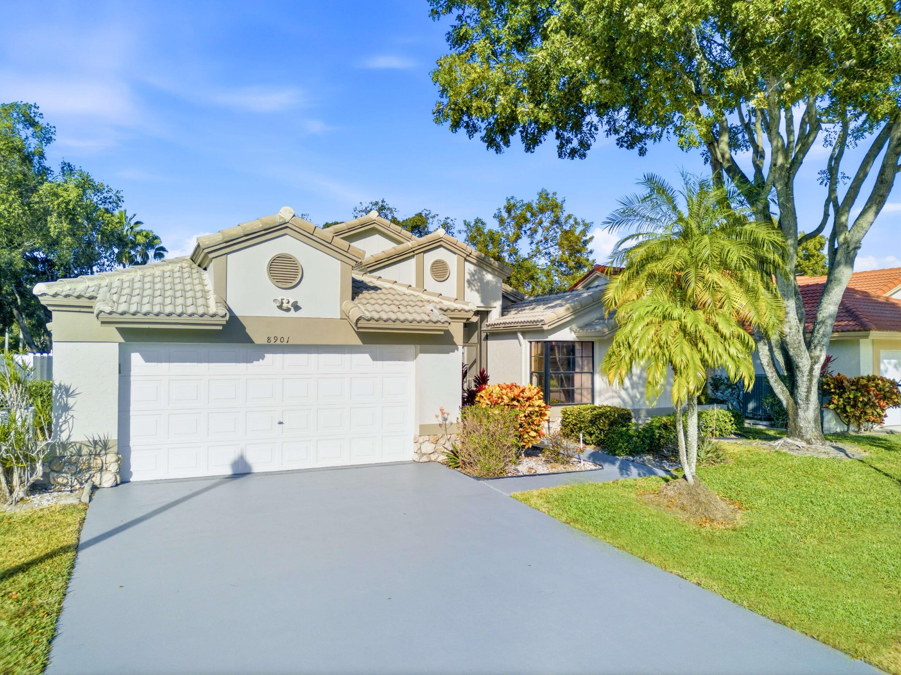 Foto de propiedad en 8901 Boatswain Drive, Boynton Beach, FL 33436 Boynton Beach con MLS# 