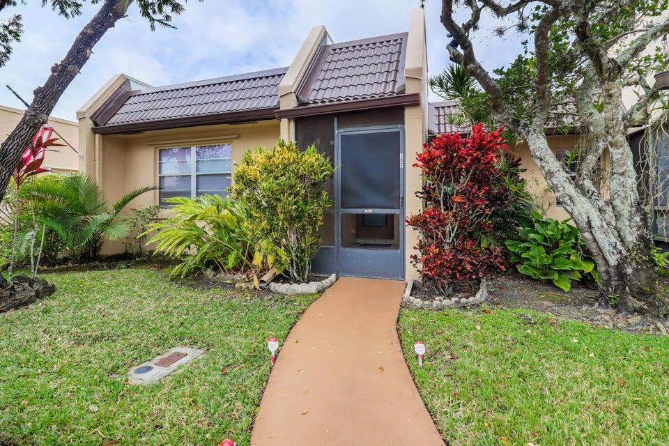 Foto de propiedad en 107 Lake Terry Drive, West Palm Beach, FL 33411 West Palm Beach con MLS# 
