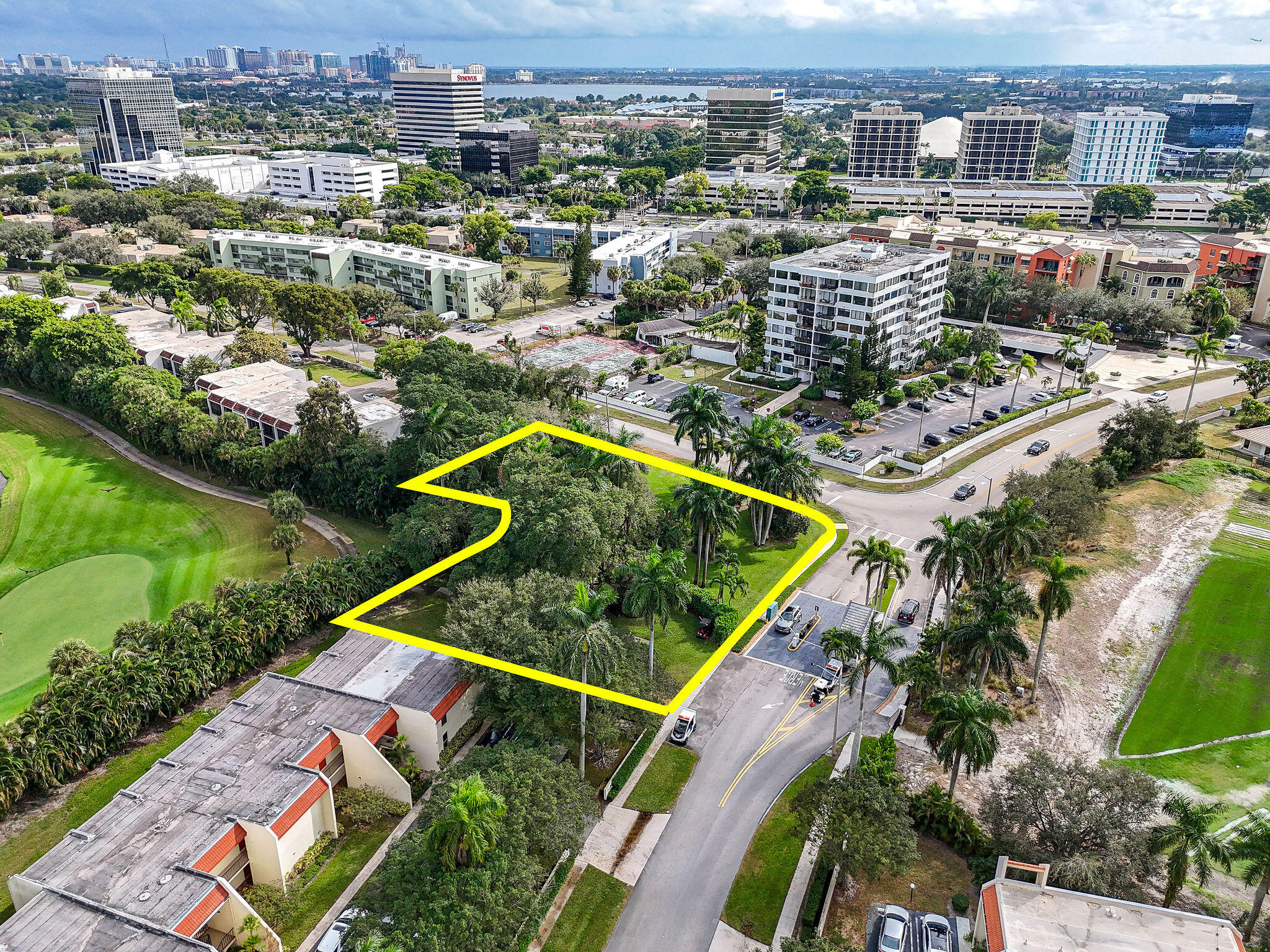 Foto de propiedad en 1617 Embassy Drive, West Palm Beach, FL 33401 West Palm Beach con MLS# 