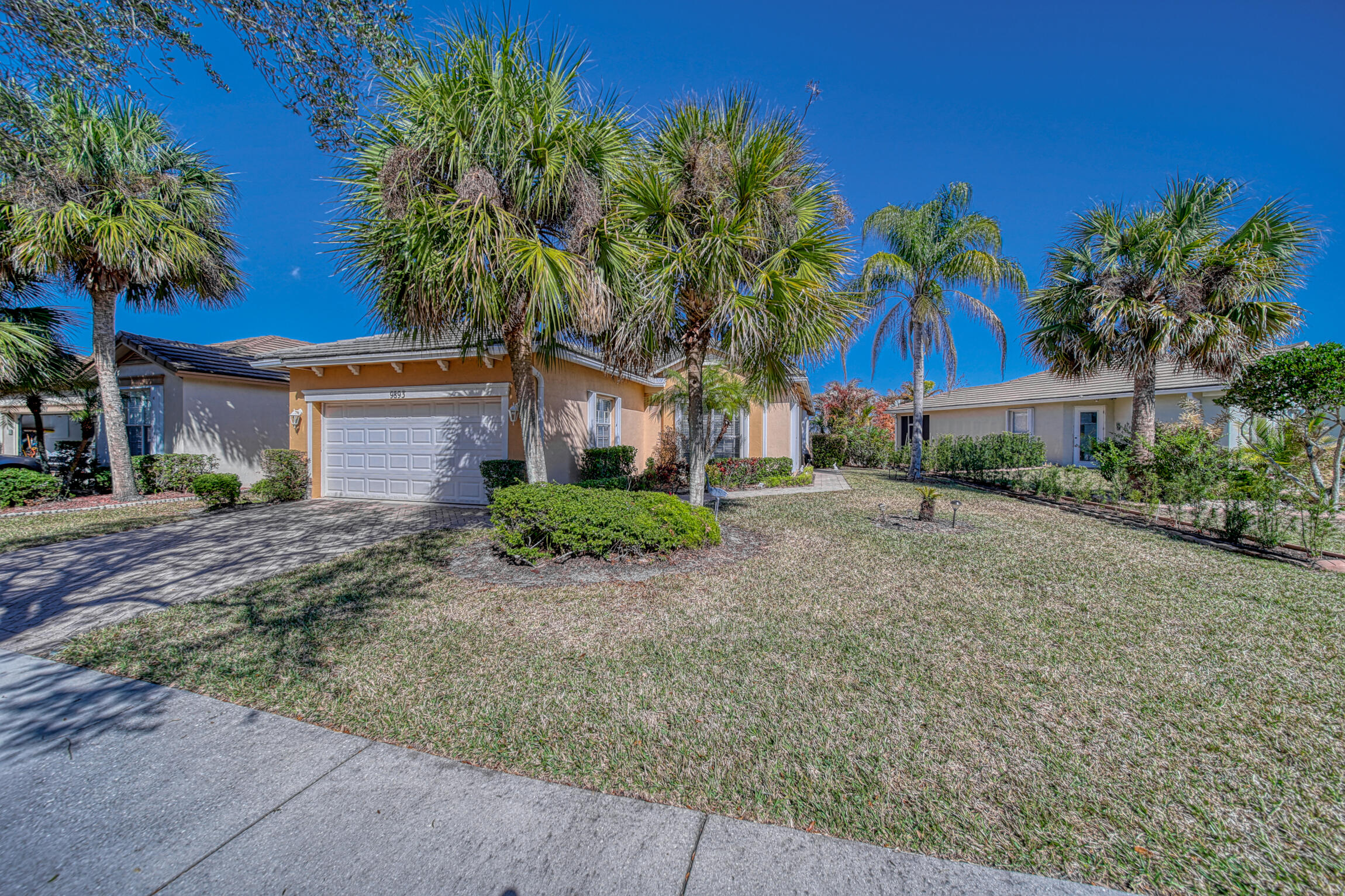 Foto de propiedad en 9893 SW Eastbrook Circle, Port St. Lucie, FL 34987 Port St. Lucie con MLS# 