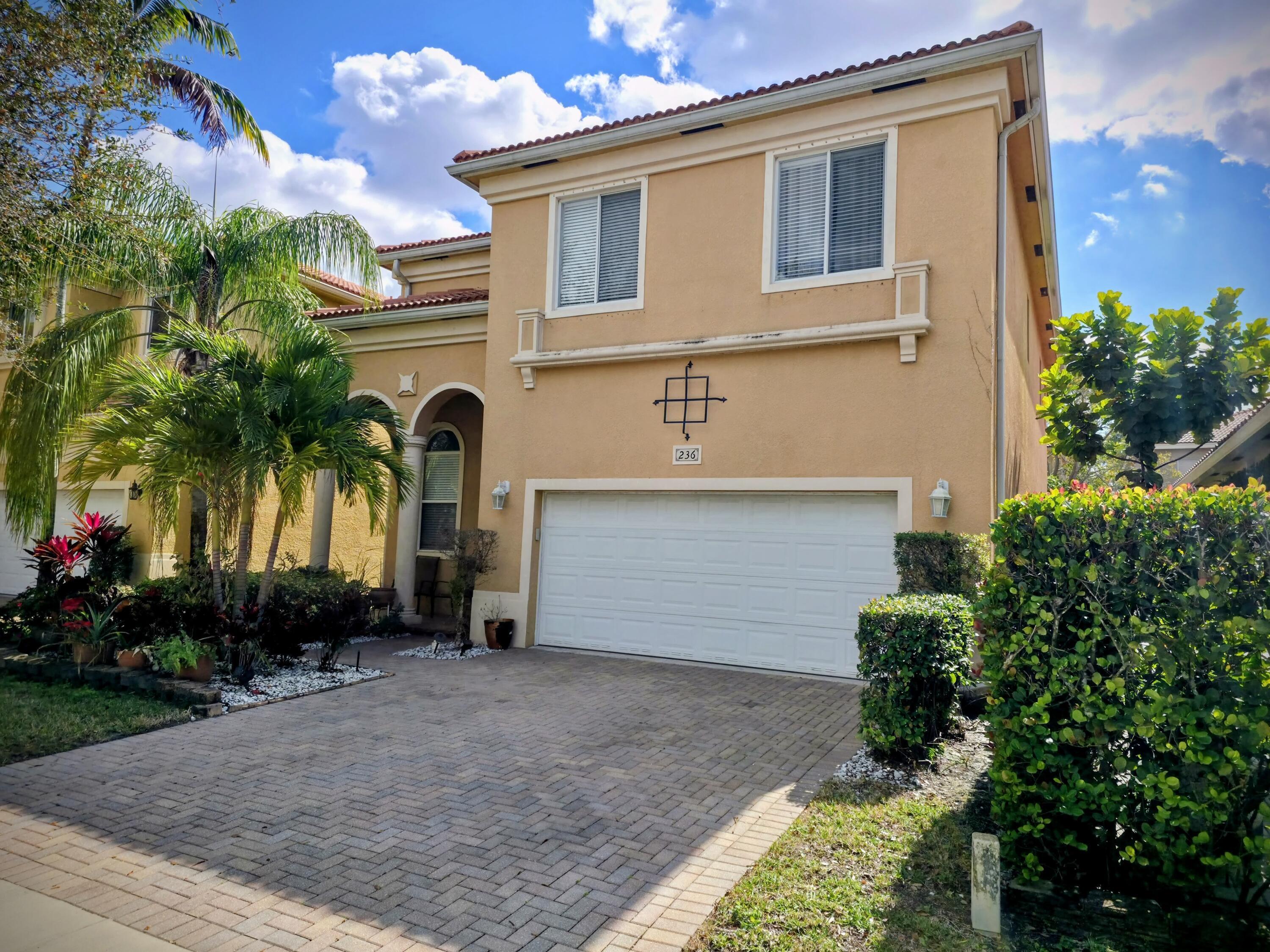 Foto de propiedad en 236 Gazetta Way, West Palm Beach, FL 33413 West Palm Beach con MLS# 