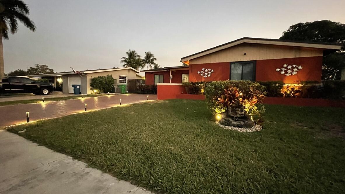 Foto de propiedad en 9282 NW 24th Place, Sunrise, FL 33322 Sunrise con MLS# 