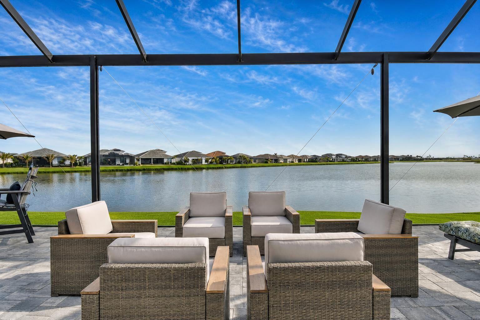 Foto de propiedad en 8515 SW Cantante Way, Port St. Lucie, FL 34987 Port St. Lucie con MLS# 