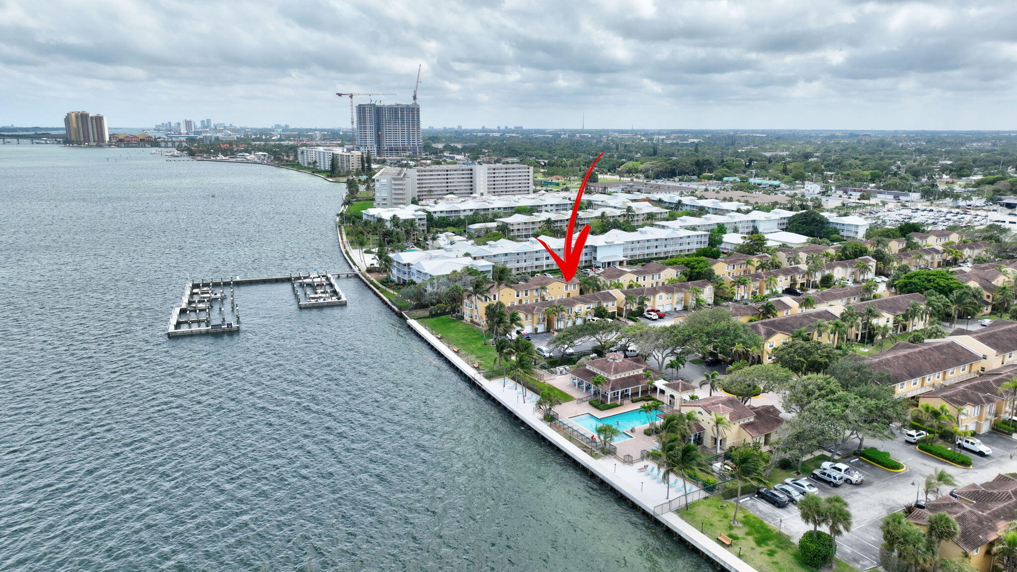 Alquilada 1050 Lake Shore Drive 204, Lake Park, FL 33403, Lake Park, FL 33403