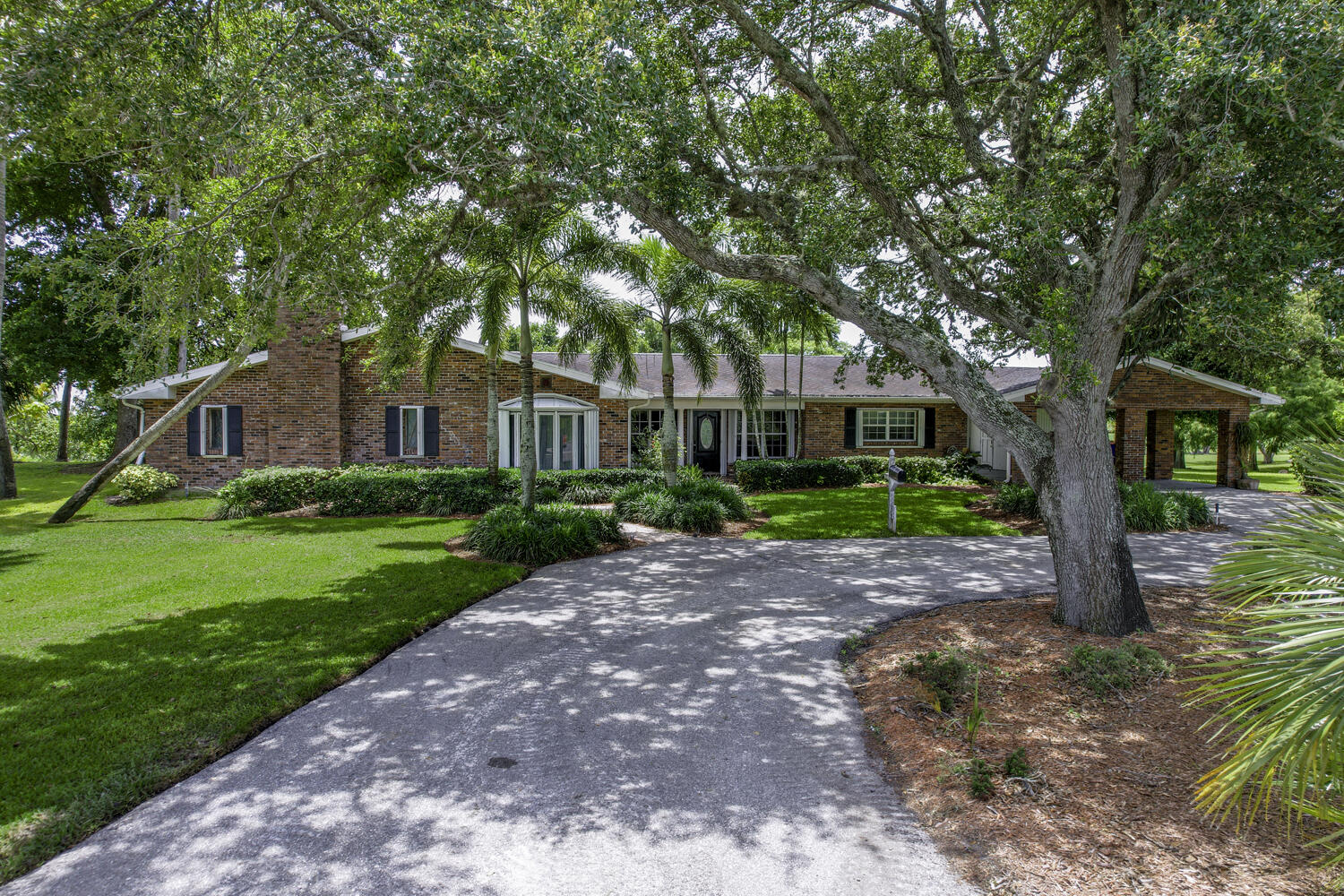 Foto de propiedad en 13348 Us Highway 441, Canal Point, FL 33438 Canal Point con MLS# 