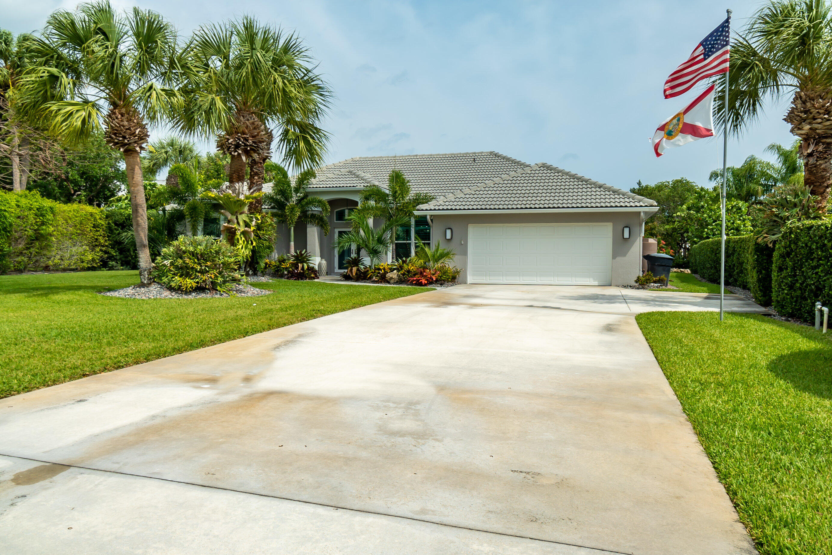 Foto de propiedad en 1714 Coconut Drive, Fort Pierce, FL 34949 Fort Pierce con MLS# 