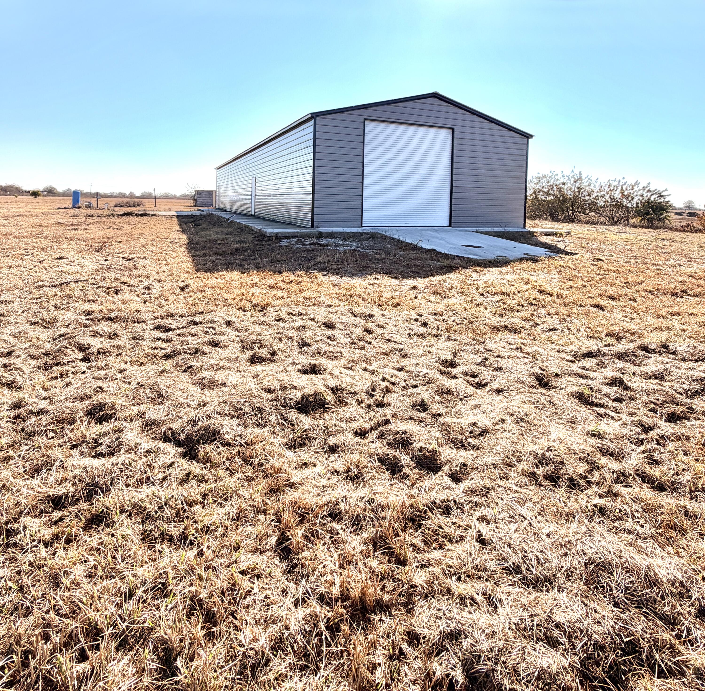 Foto de propiedad en 3970 NE 80th Avenue, Okeechobee, FL 34972 Okeechobee con MLS# 