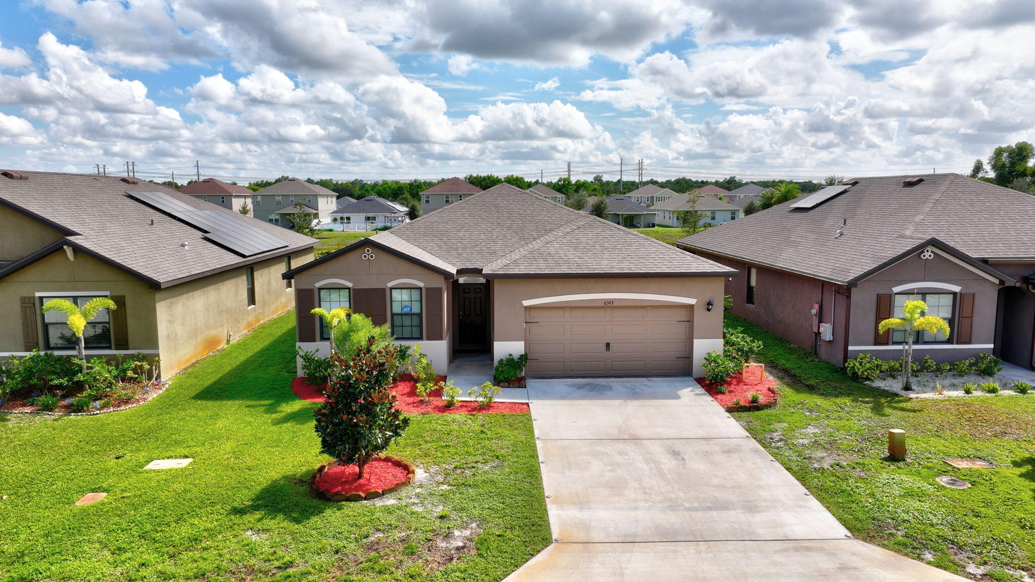 Foto de propiedad en 6343 NW Regent Street, Port St. Lucie, FL 34983 Port St. Lucie con MLS# 