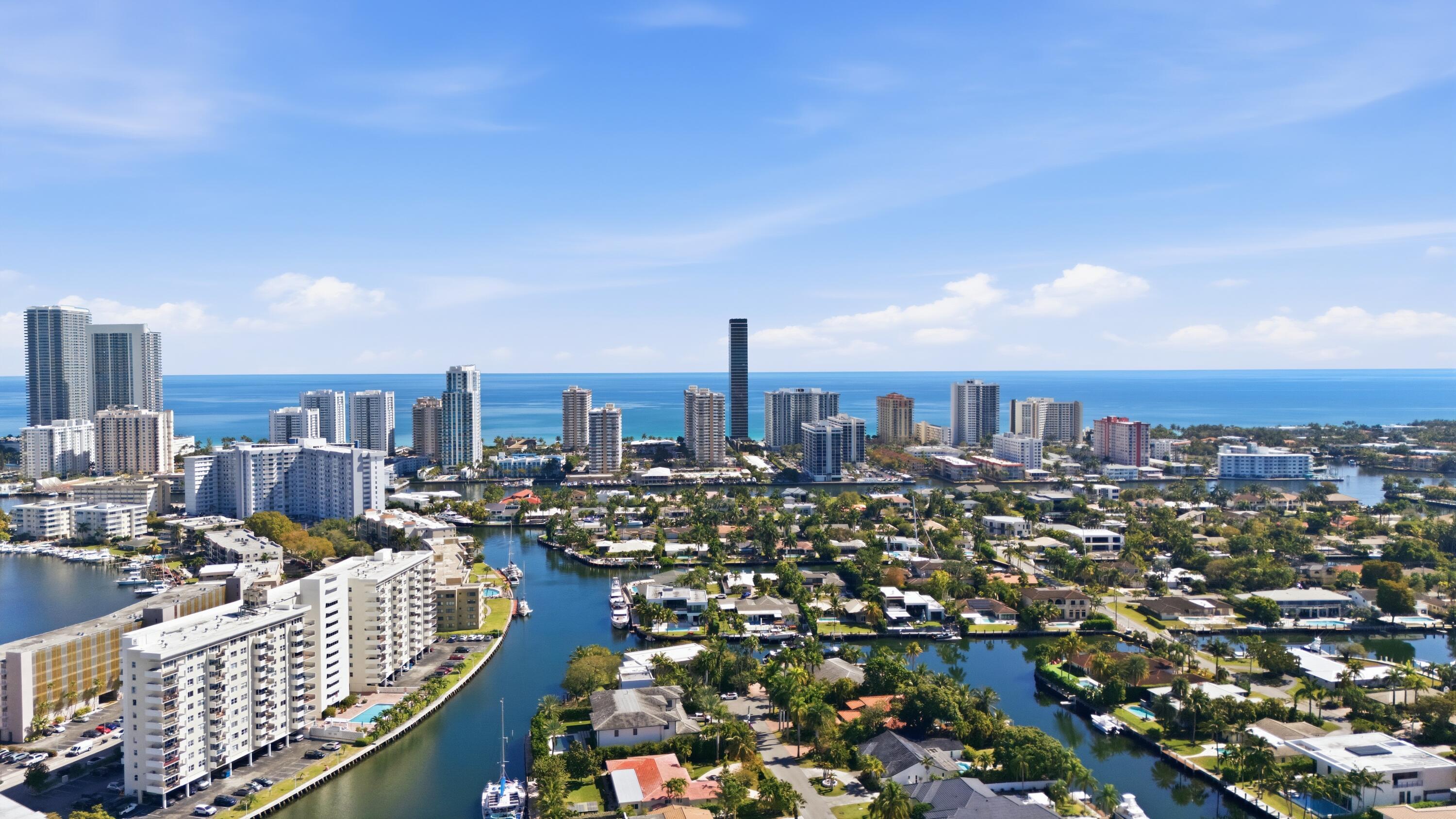 Foto de propiedad en 401 Golden Isles Drive 1009, Hallandale Beach, FL 33009 Hallandale Beach con MLS# 