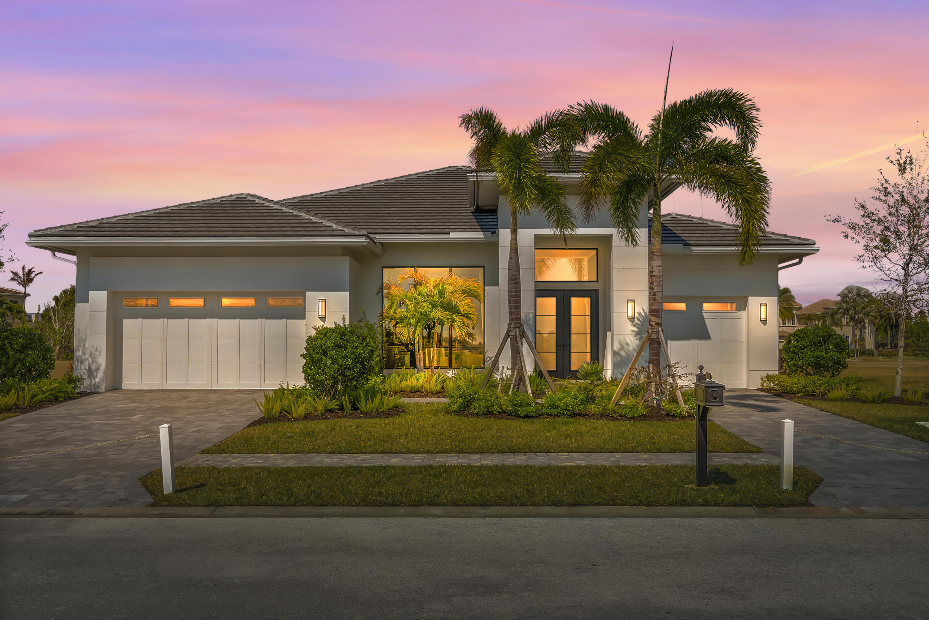 Foto de propiedad en 170 SE Rio Angelica, Port St. Lucie, FL 34984 Port St. Lucie con MLS# 