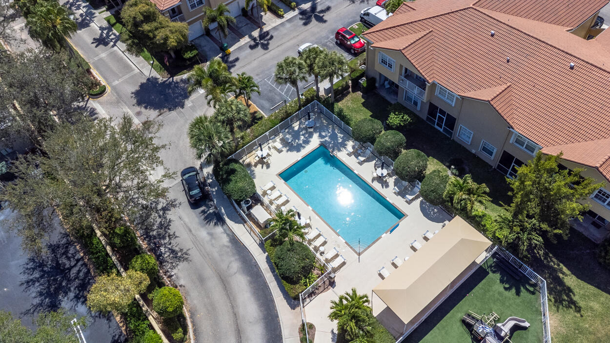 Foto de propiedad en 110 Lighthouse Circle H, Tequesta, FL 33469 Tequesta con MLS# 