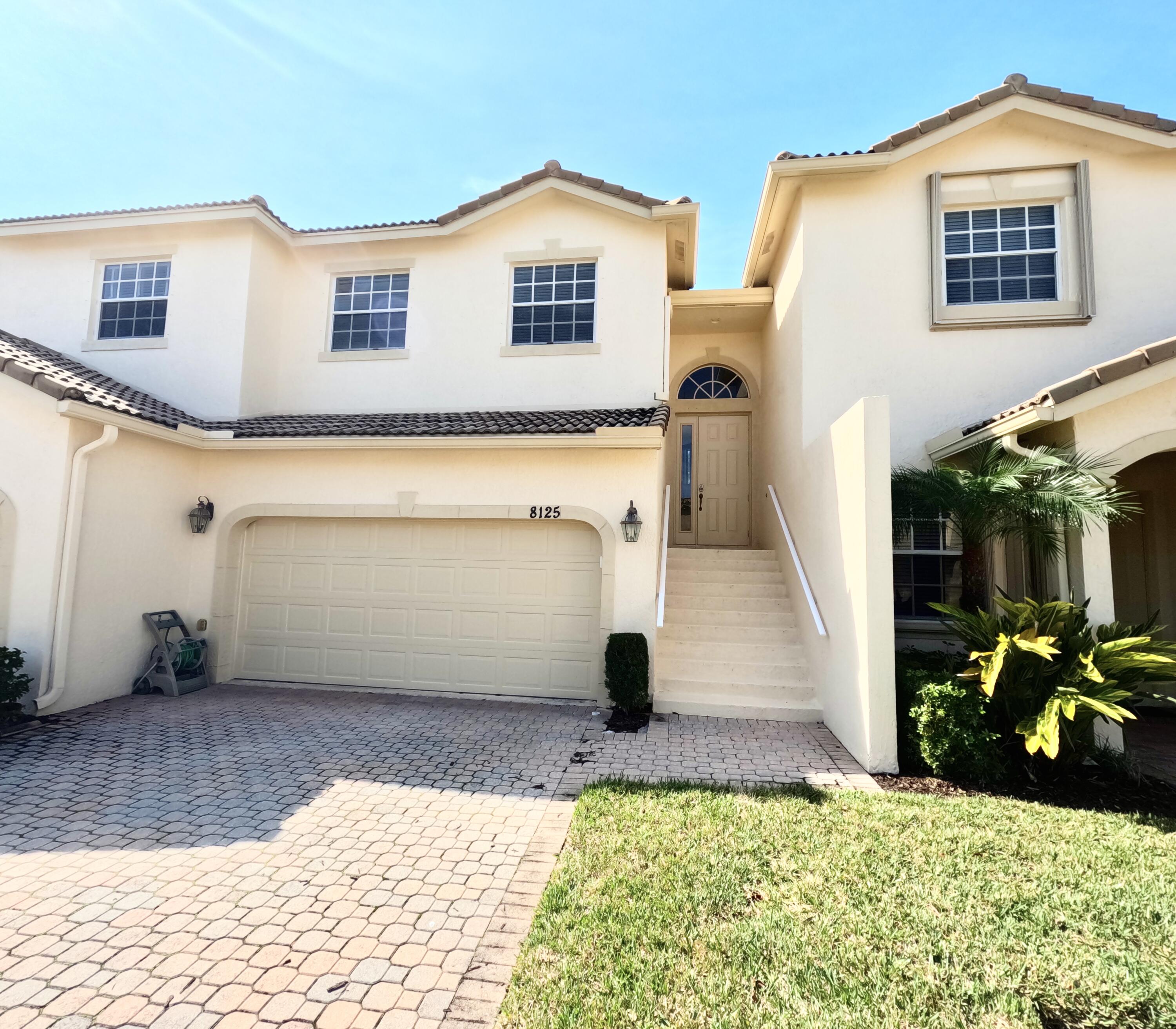 Foto de propiedad en 8125 Carnoustie Place, Port St. Lucie, FL 34986 Port St. Lucie con MLS# 