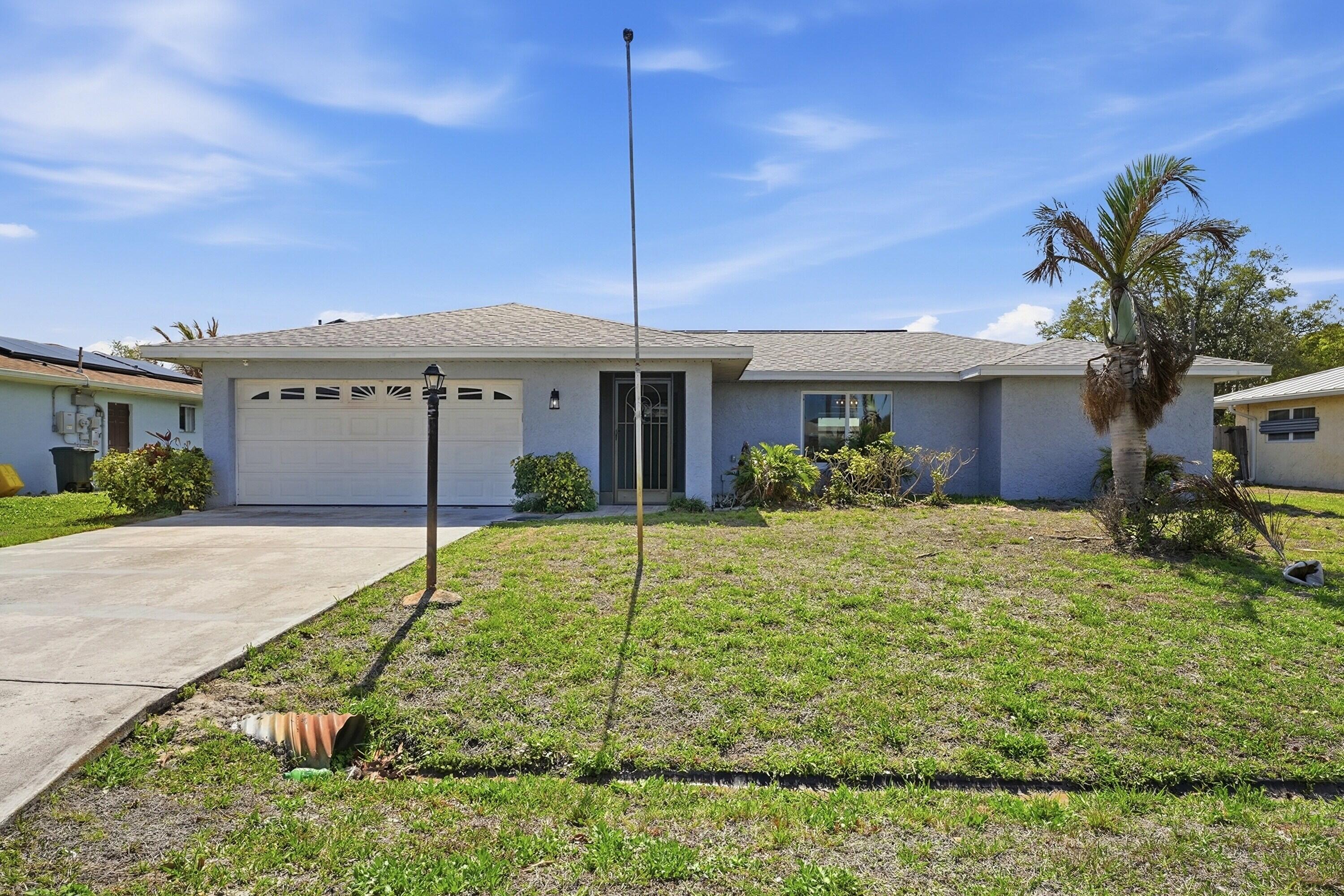 Foto de propiedad en 826 SE Quiescent Lane, Port St. Lucie, FL 34983 Port St. Lucie con MLS# 