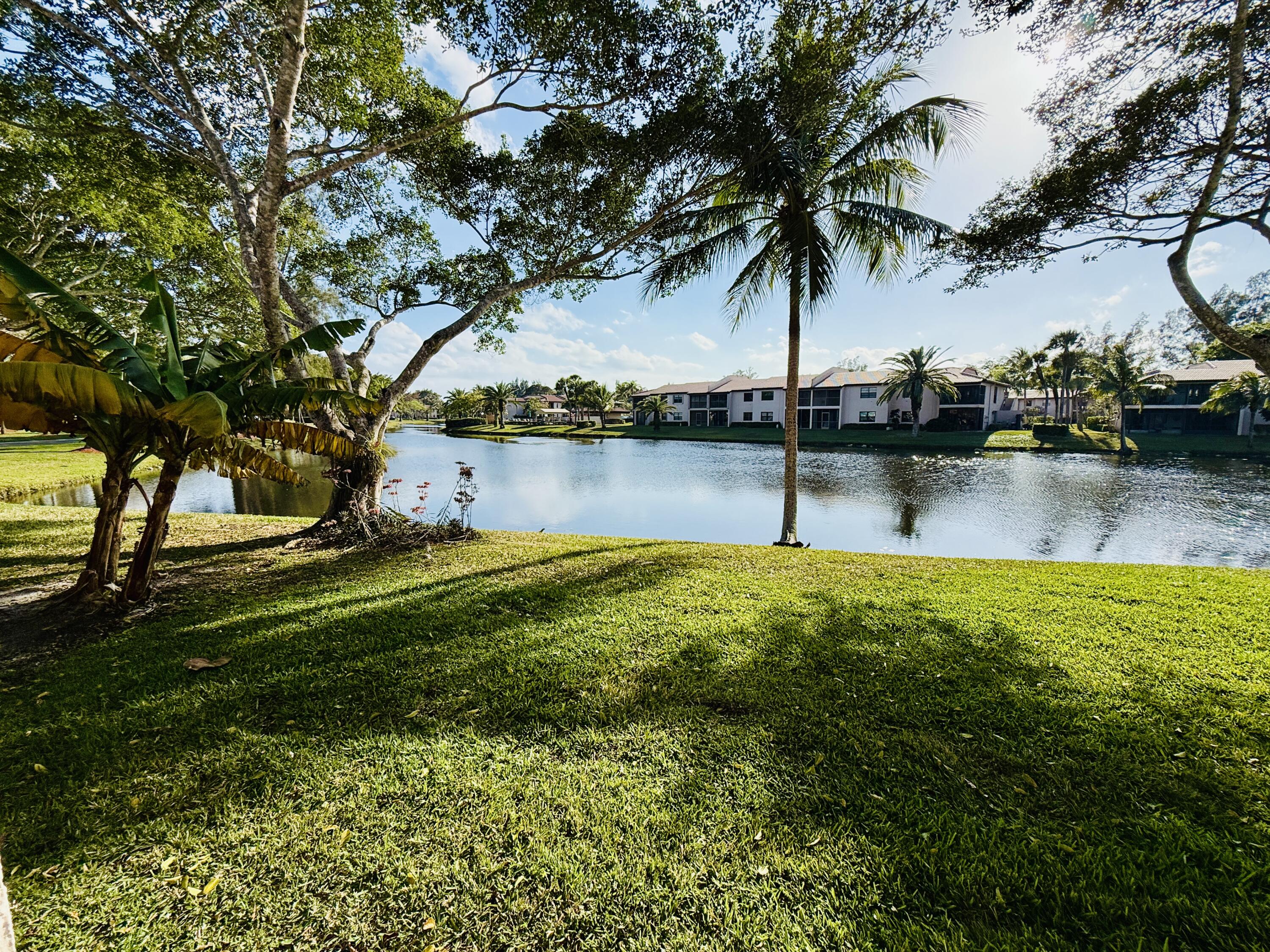 Foto de propiedad en 9261 Vista Del Lago E, Boca Raton, FL 33428 Boca Raton con MLS# 