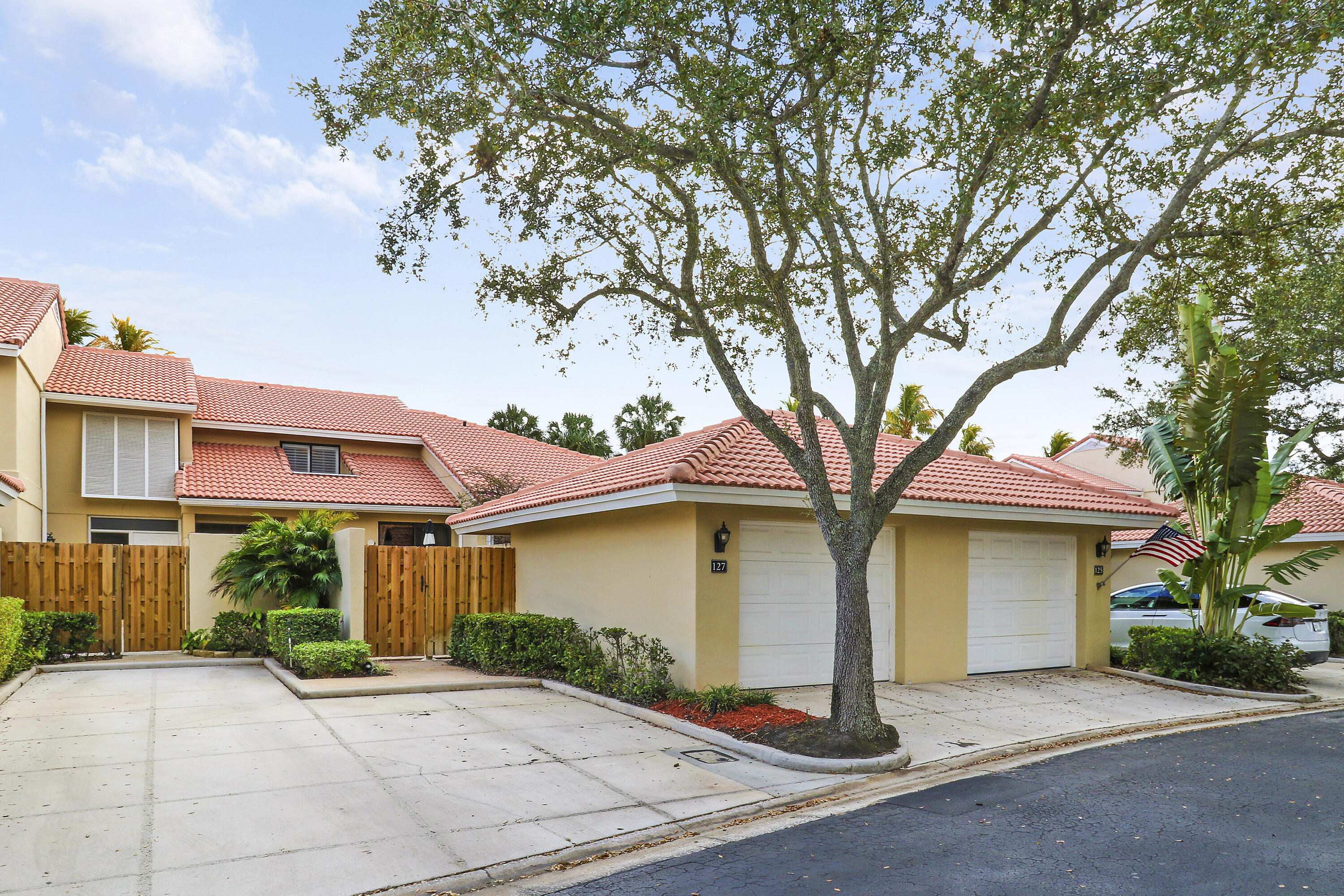 Foto de propiedad en 127 Old Meadow Way, Palm Beach Gardens, FL 33418 Palm Beach Gardens con MLS# 
