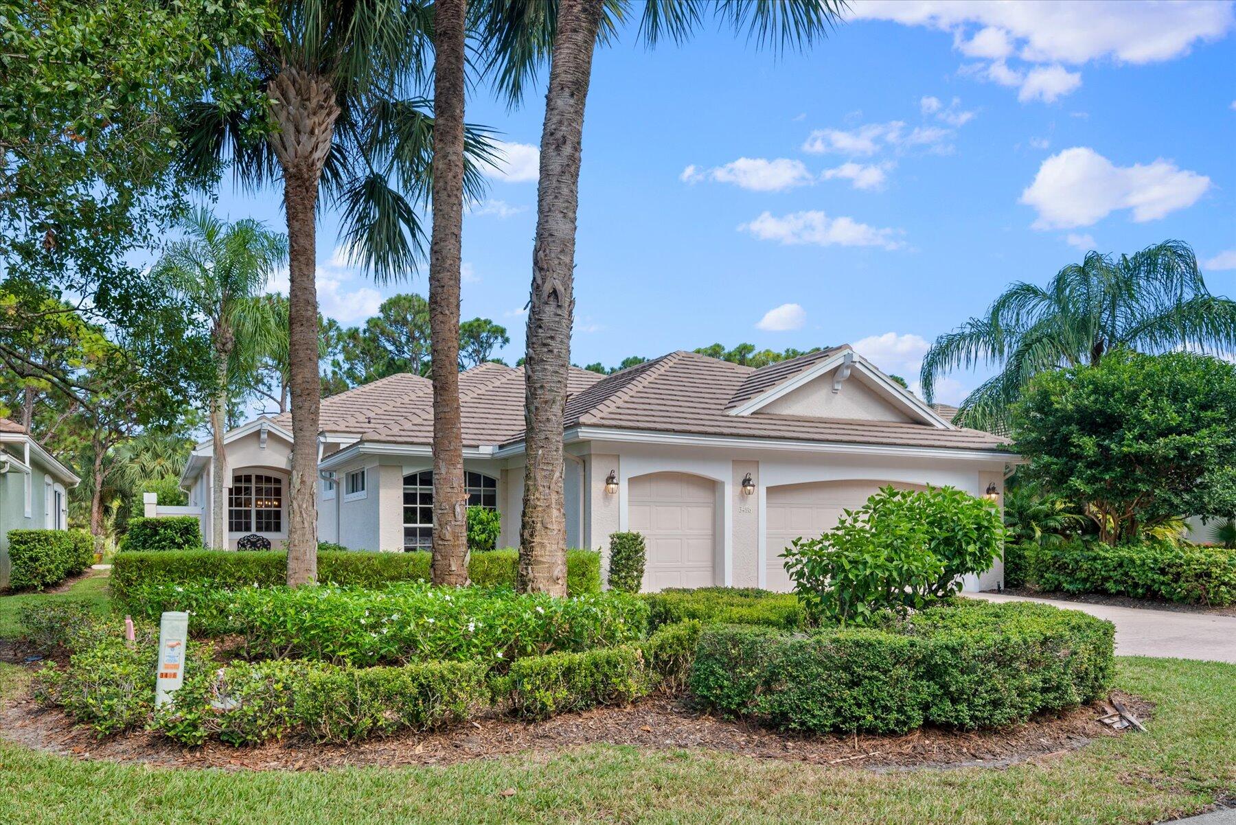 Foto de propiedad en 3498 SE Doubleton Drive, Stuart, FL 34997 Stuart con MLS# 