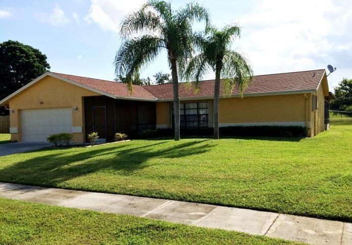 Foto de propiedad en 221 Bilbao Street, Royal Palm Beach, FL 33411 Royal Palm Beach con MLS# 