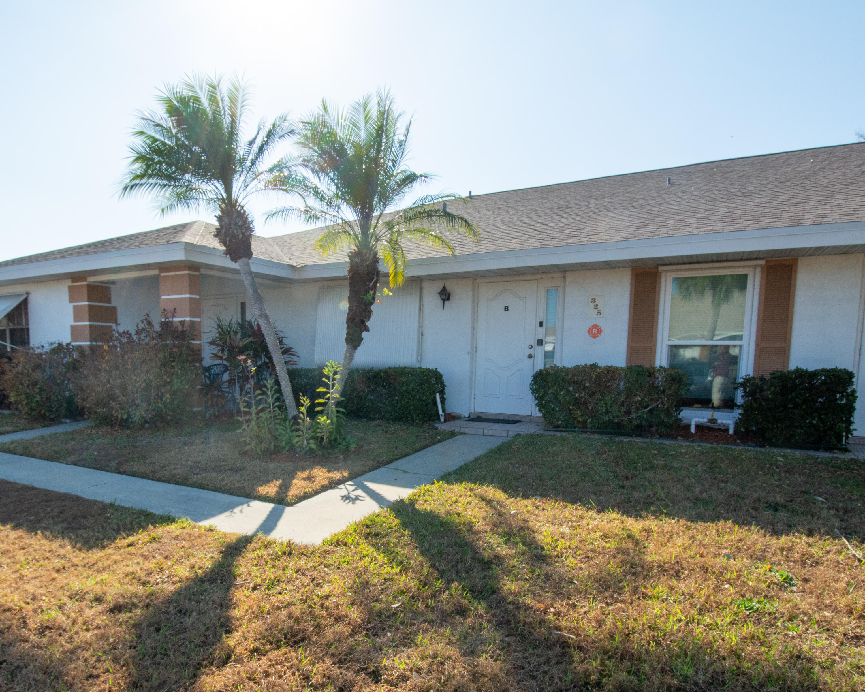 Foto de propiedad en 325 Colony Lane B, Fort Pierce, FL 34982 Fort Pierce con MLS# 