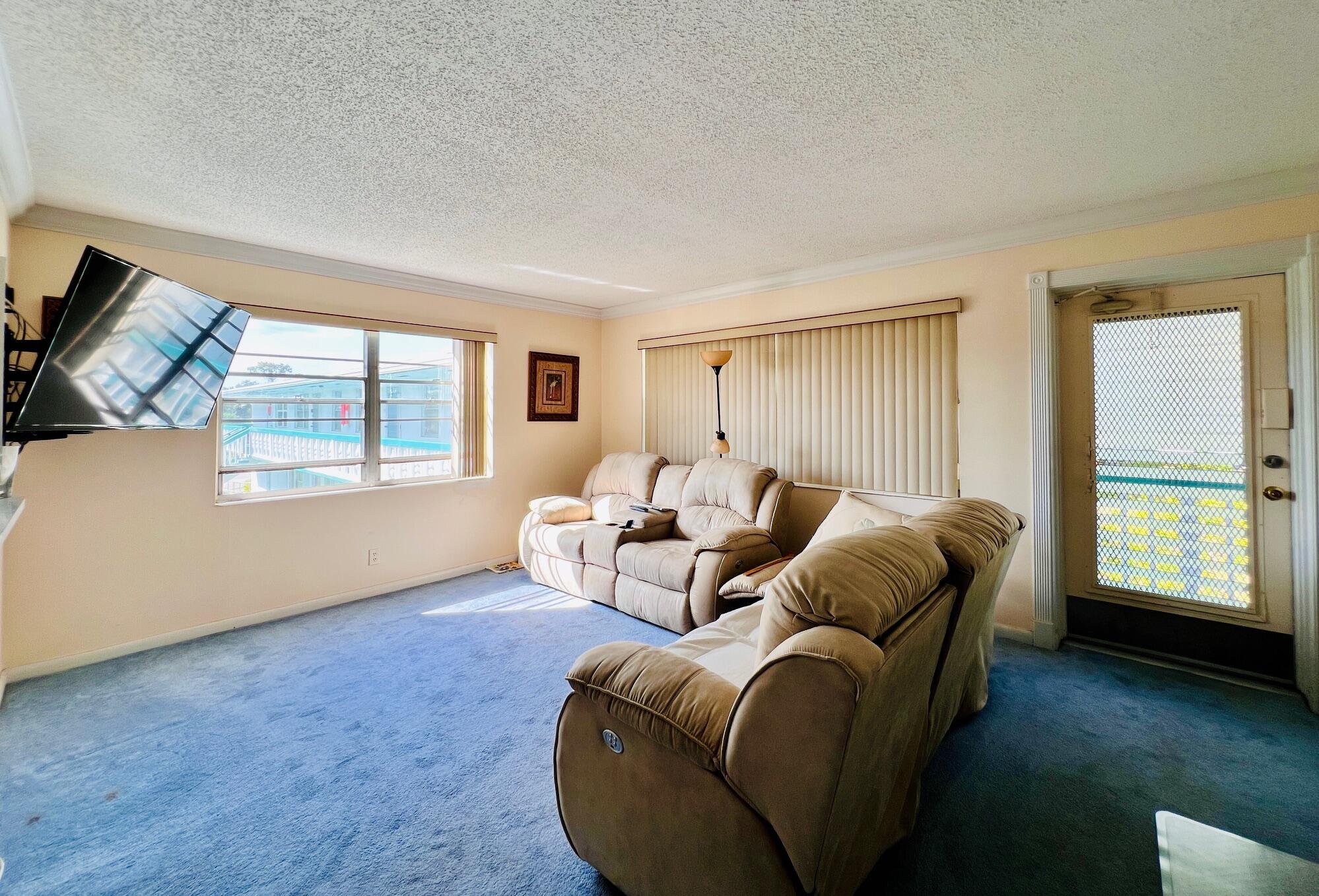 Sun Splashed CORNER 1/1.5 With Central AC in 55+ Century Village!