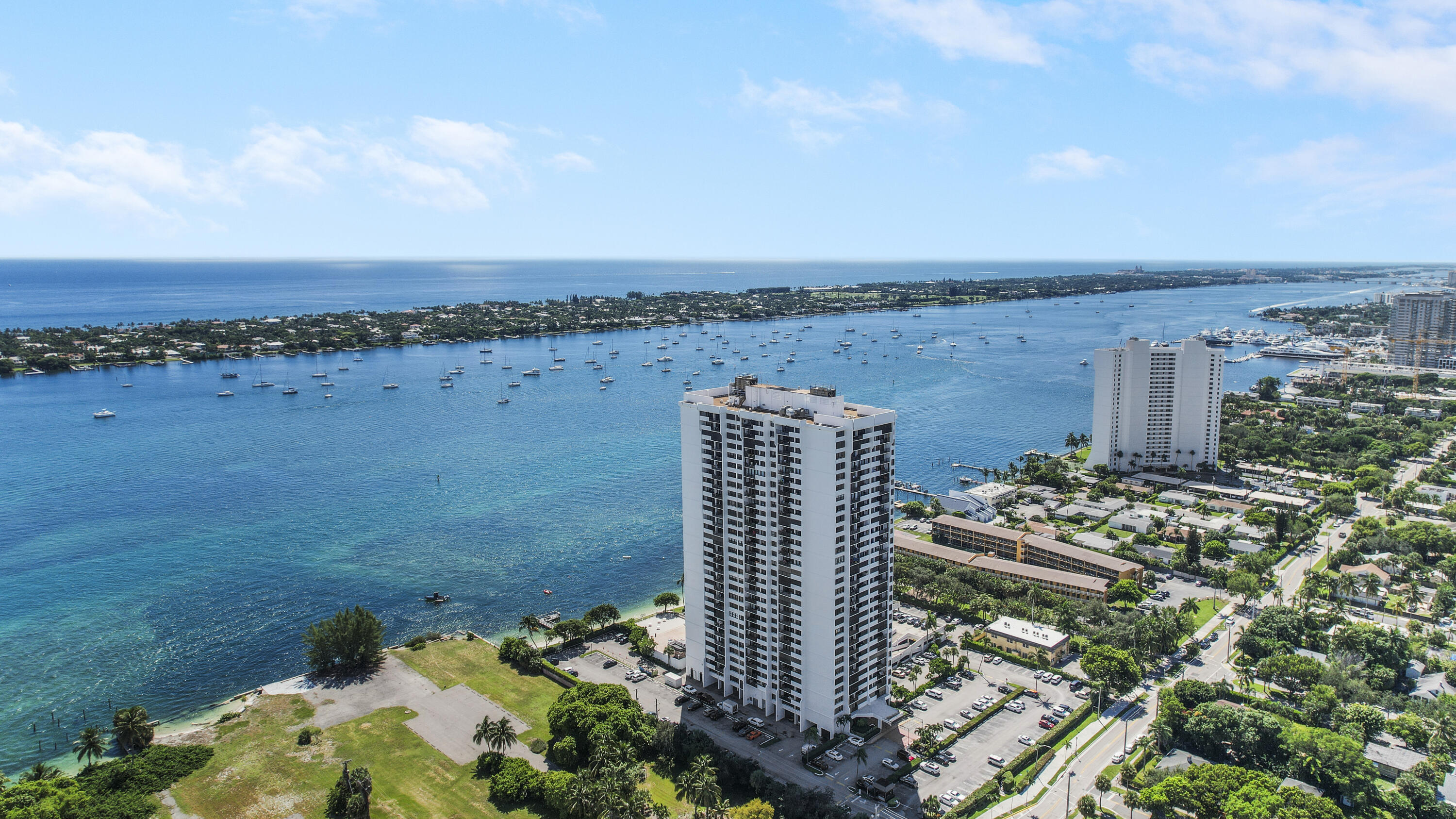 Foto de propiedad en 5600 N Flagler Drive Ph107, West Palm Beach, FL 33407 West Palm Beach con MLS# 