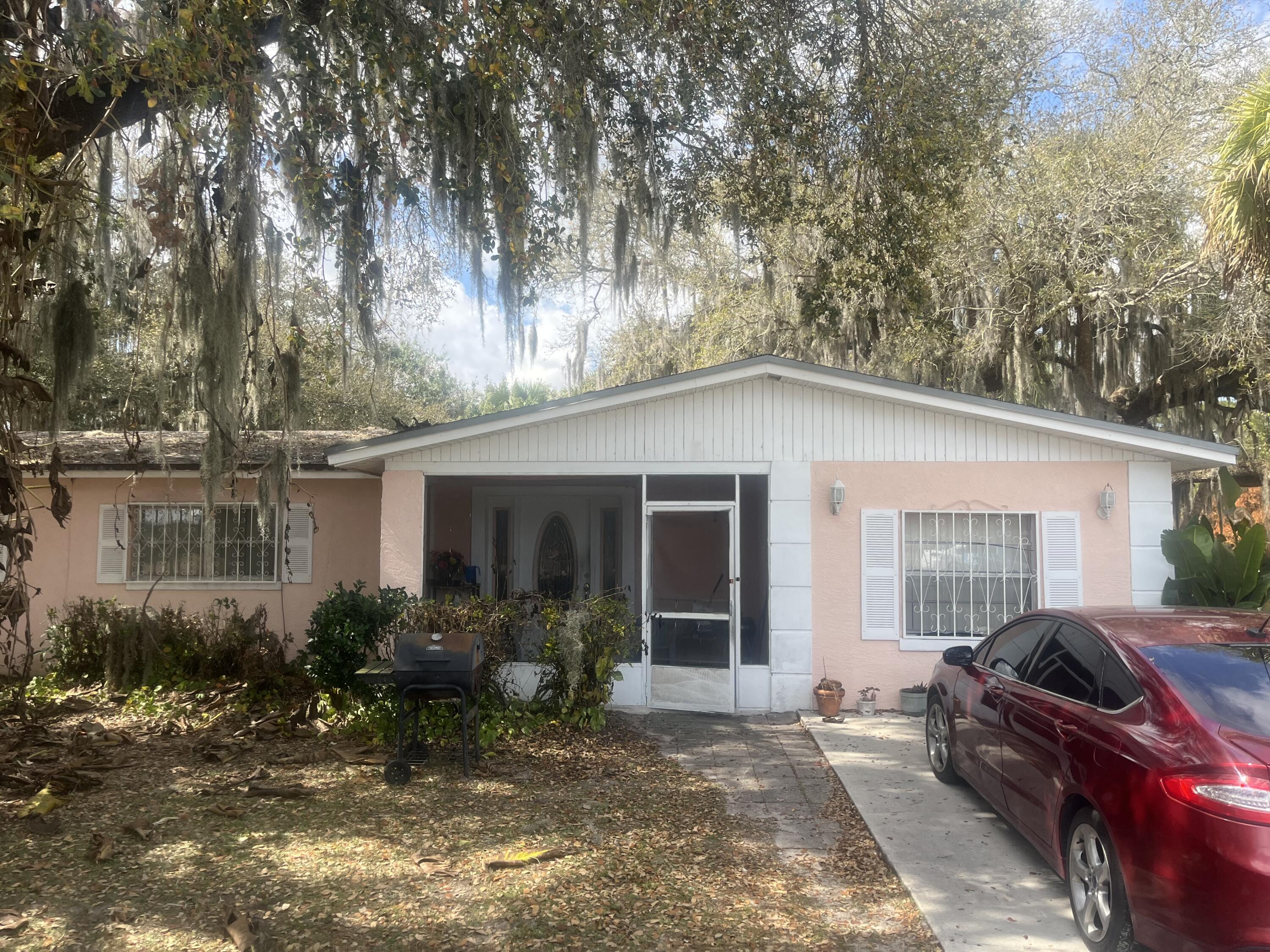 Foto de propiedad en 2307 N 45th Street, Fort Pierce, FL 34946 Fort Pierce con MLS# 