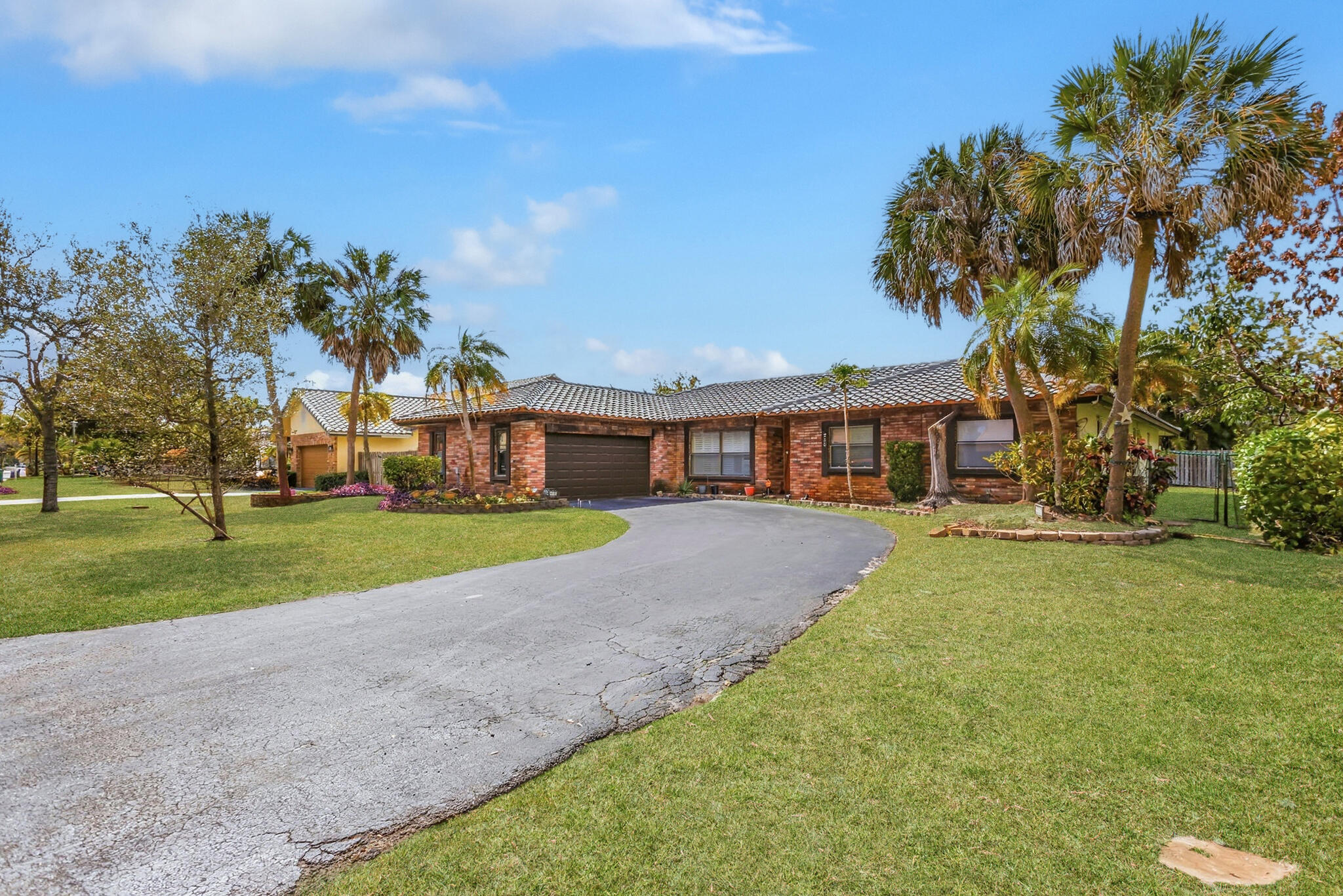 Foto de propiedad en 1280 NW 114th Avenue, Coral Springs, FL 33071 Coral Springs con MLS# 