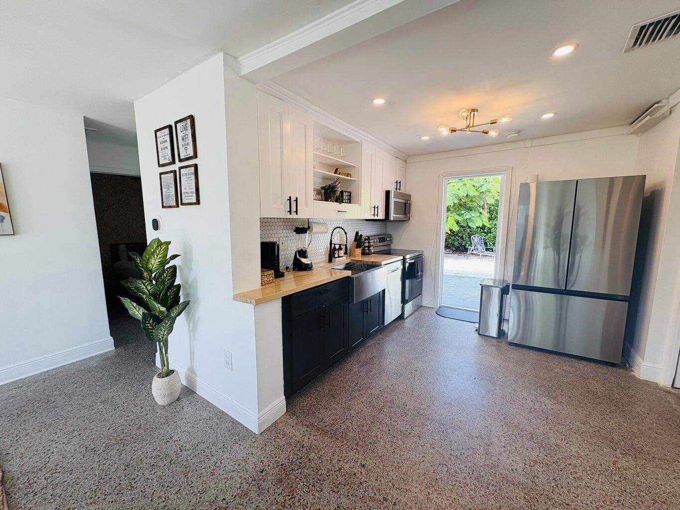 Foto de propiedad en 2711 NE 11th Terrace, Pompano Beach, FL 33064 Pompano Beach con MLS# 