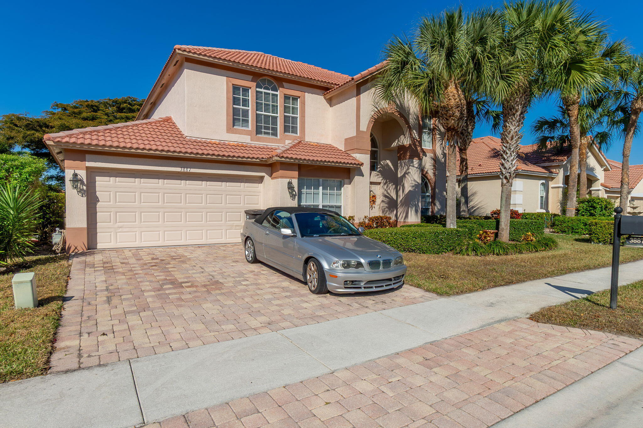 Foto de propiedad en 3887 Hamilton Key, West Palm Beach, FL 33411 West Palm Beach con MLS# 