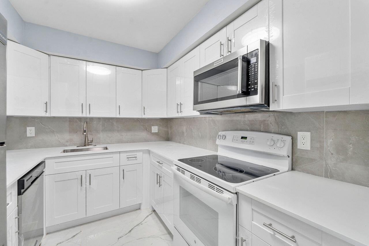 Foto de propiedad en 9960 Pineapple Tree Drive 107, Boynton Beach, FL 33436 Boynton Beach con MLS# 