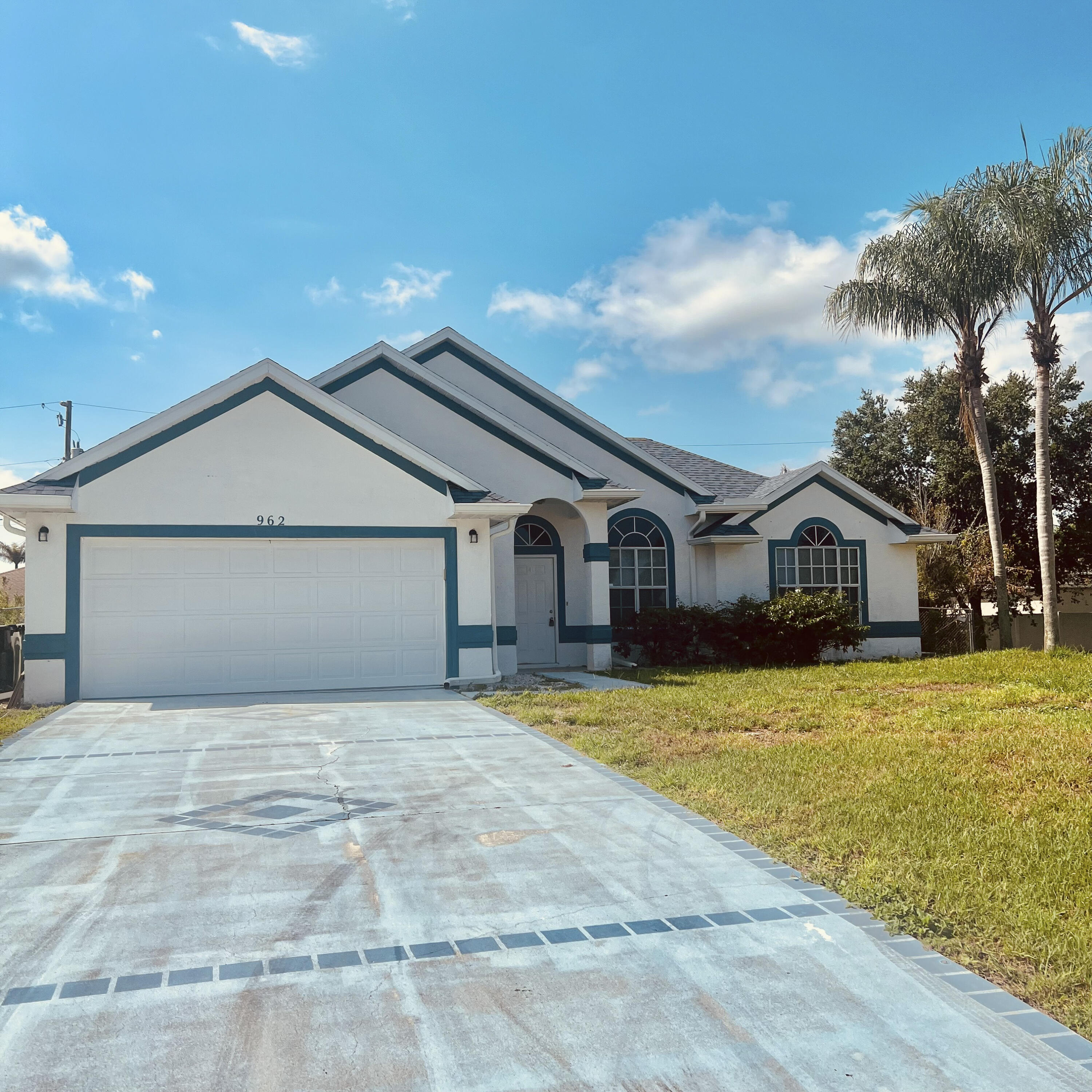 Foto de propiedad en 962 SW Kappa Avenue SW, Port St. Lucie, FL 34953 Port St. Lucie con MLS# 