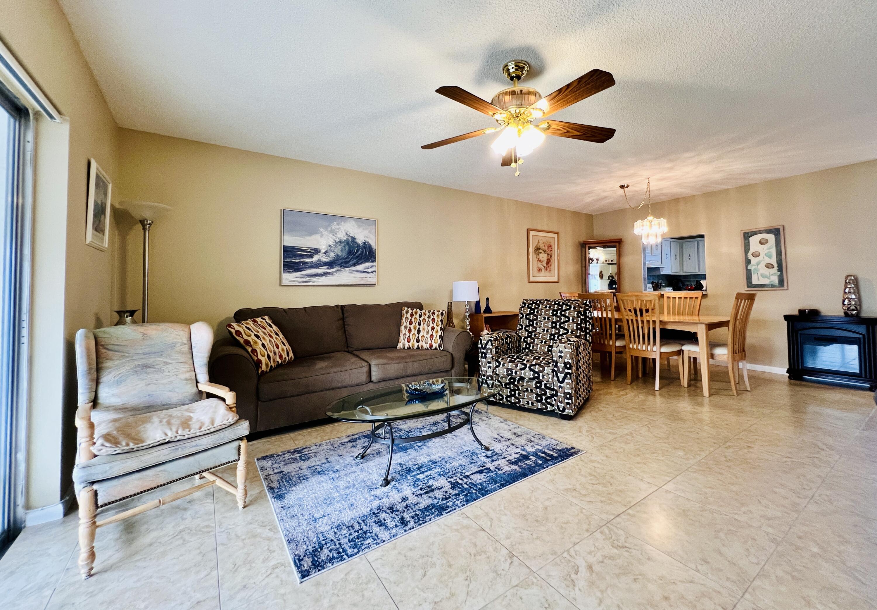 Foto de propiedad en 203 Oxford 500, West Palm Beach, FL 33417 West Palm Beach con MLS# 