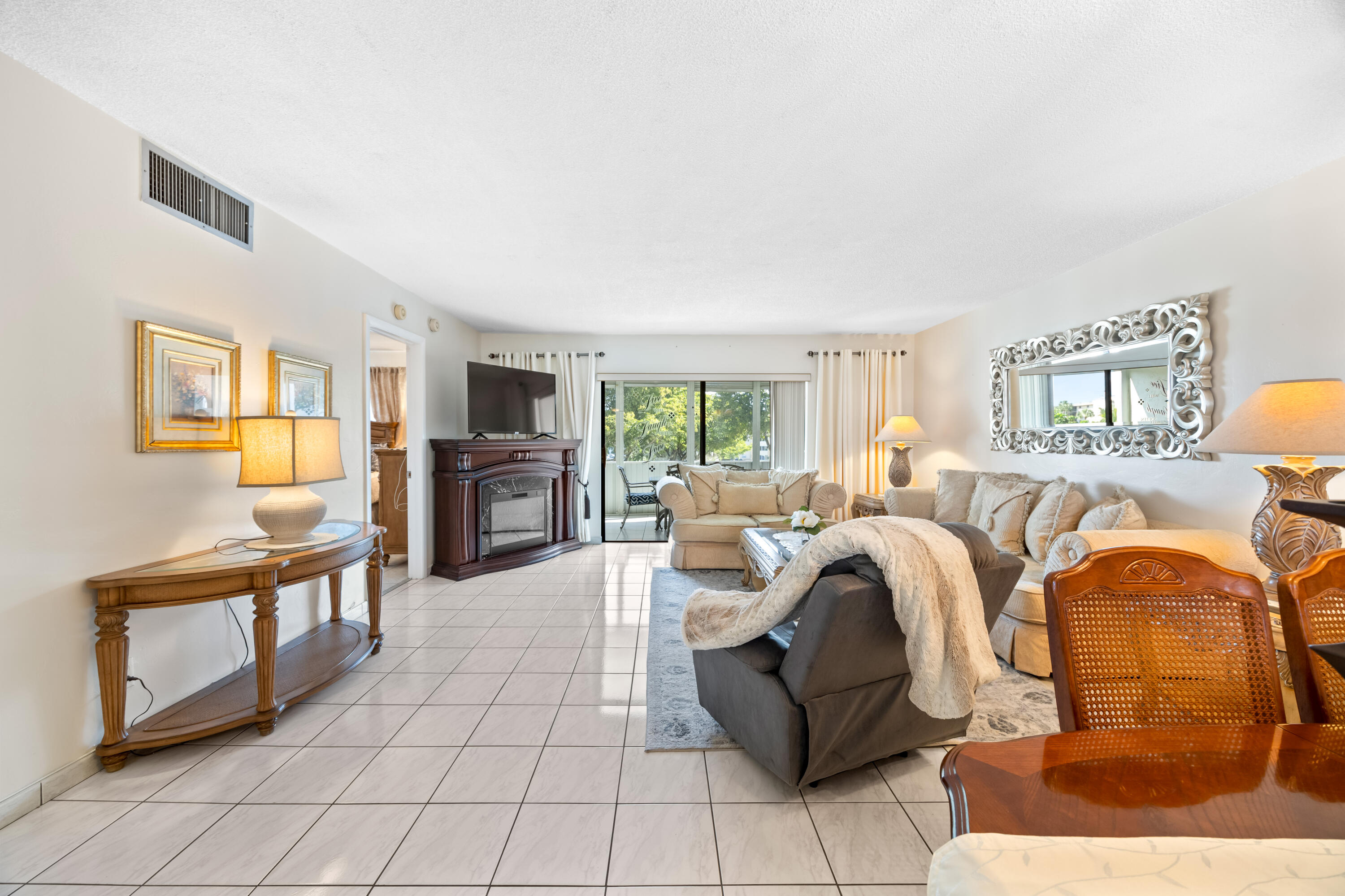 En Venta 4000 NW 44th Avenue 315, Lauderdale Lakes, FL 33319, Lauderdale Lakes, FL 33319