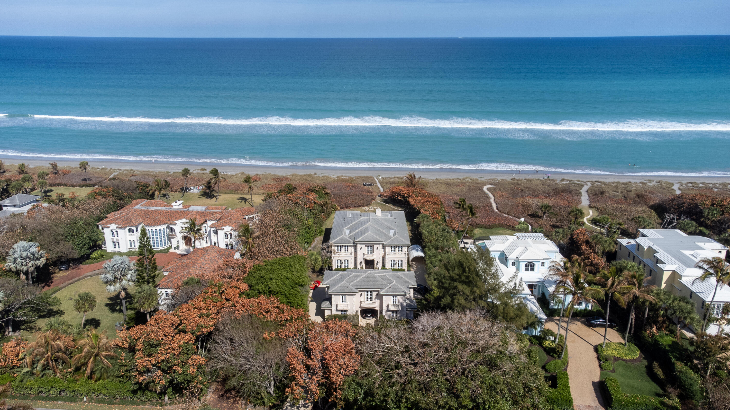 Foto de propiedad en 19 N Beach Road, Jupiter Island, FL 33455 Jupiter Island con MLS# 