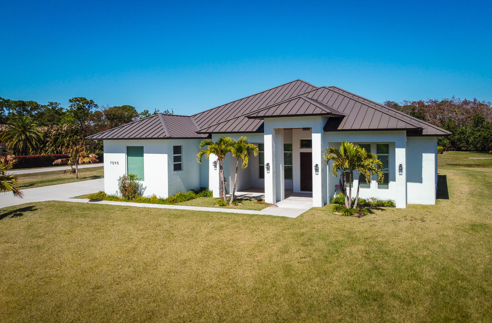 Foto de propiedad en 7595 155th Place N, Palm Beach Gardens, FL 33418 Palm Beach Gardens con MLS# 
