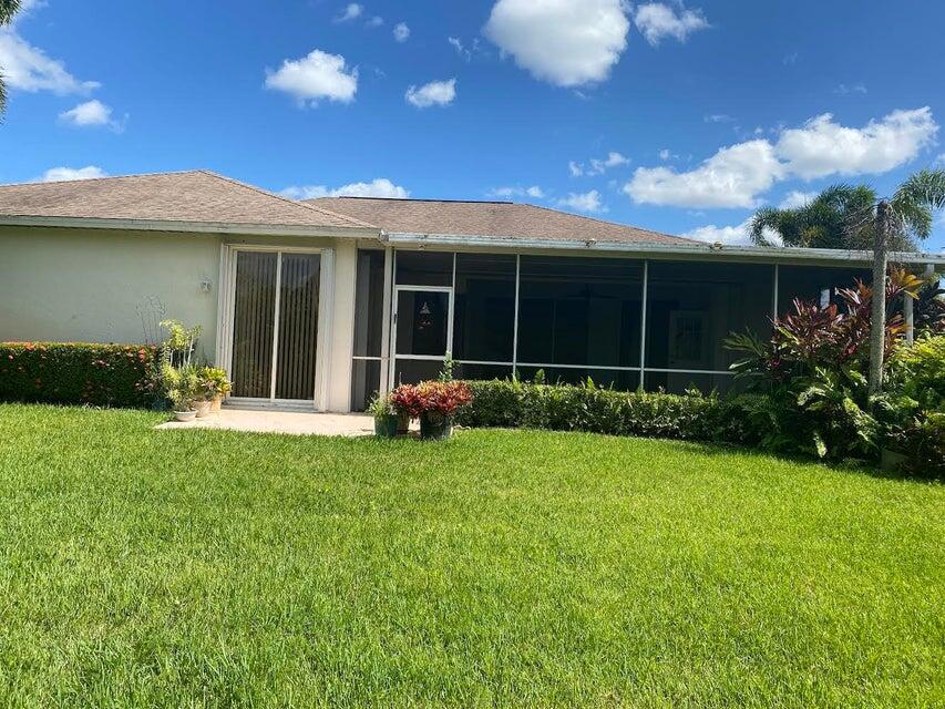 Foto de propiedad en 5640 NW Commodore Terrace, Port St. Lucie, FL 34983 Port St. Lucie con MLS# 