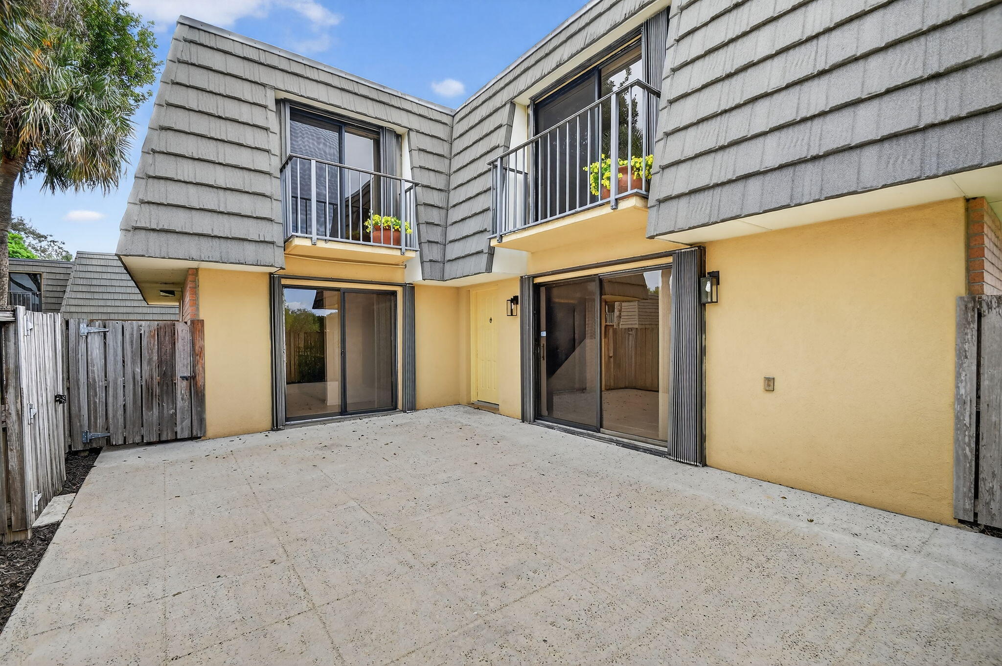 Foto de propiedad en 4210 42nd Way, West Palm Beach, FL 33407 West Palm Beach con MLS# 