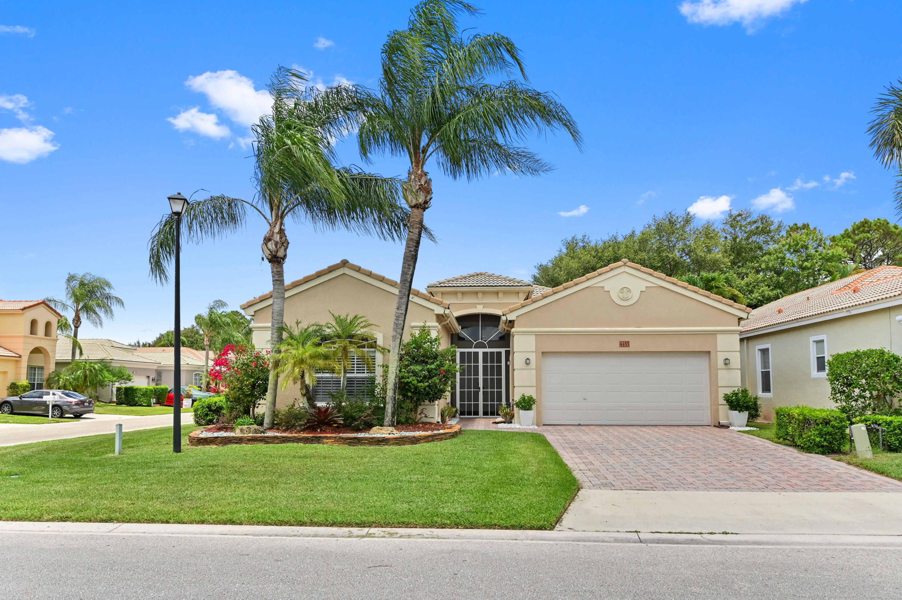 Foto de propiedad en 4453 N San Andros, West Palm Beach, FL 33411 West Palm Beach con MLS# 