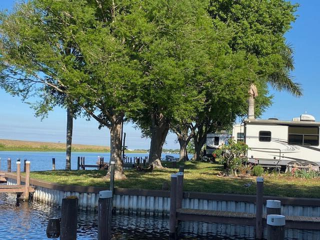 Foto de propiedad en 8680 Us Highway 441 SE, Okeechobee, FL 34974 Okeechobee con MLS# 
